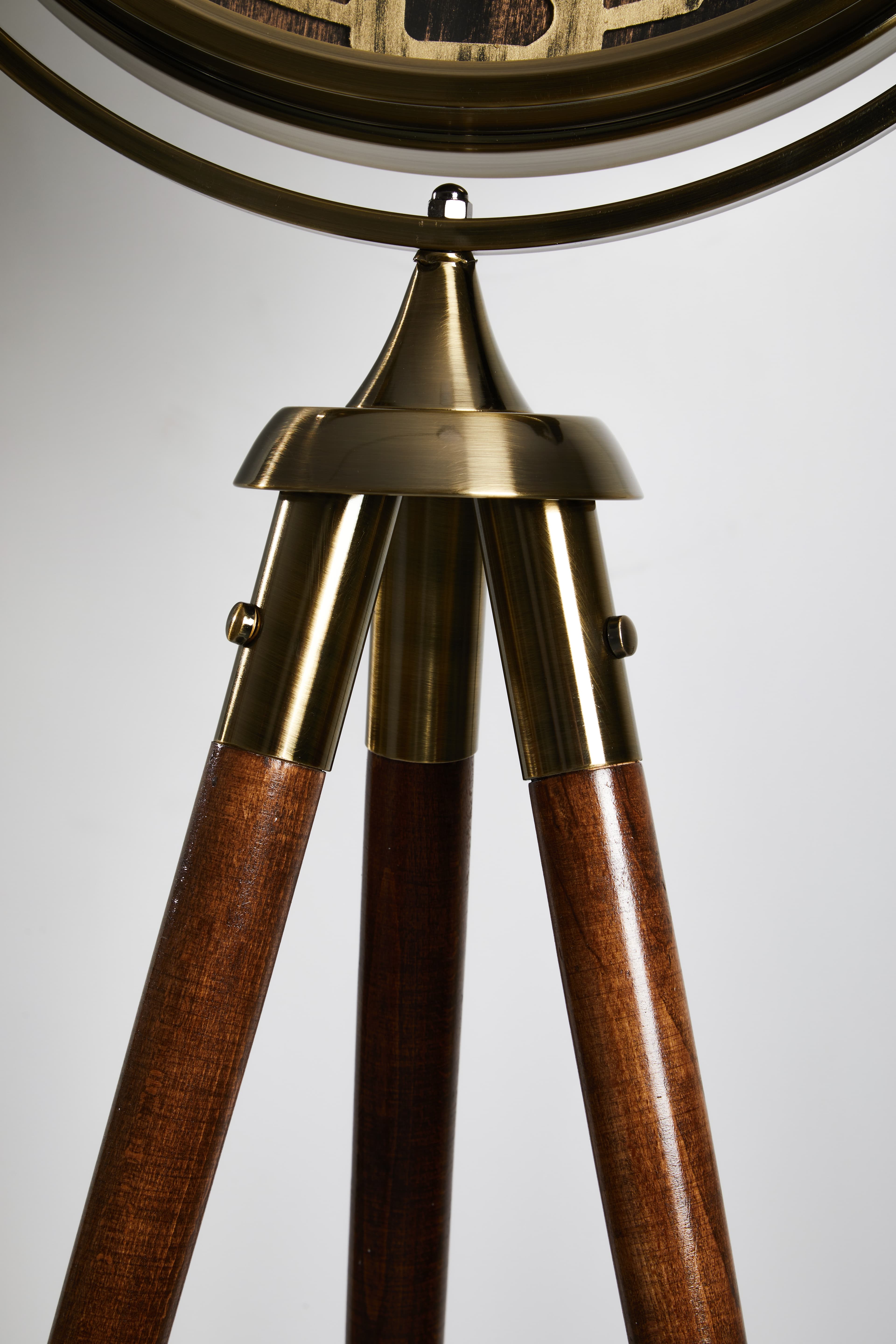 Vintage Tripod LED Çarklı Metal Saat – 165 cm