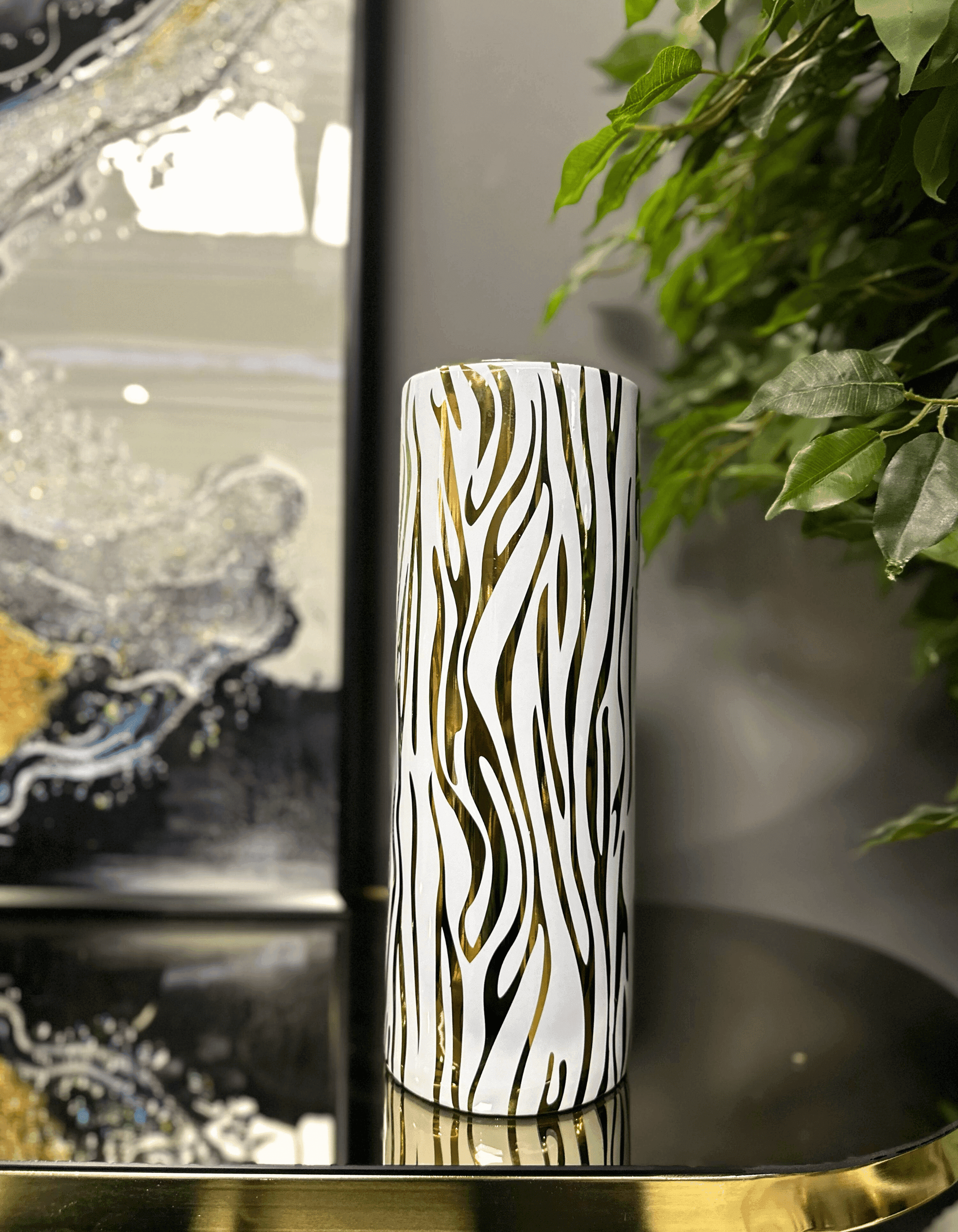 Gold Zebra Detay Beyaz Boru Porselen Vazo