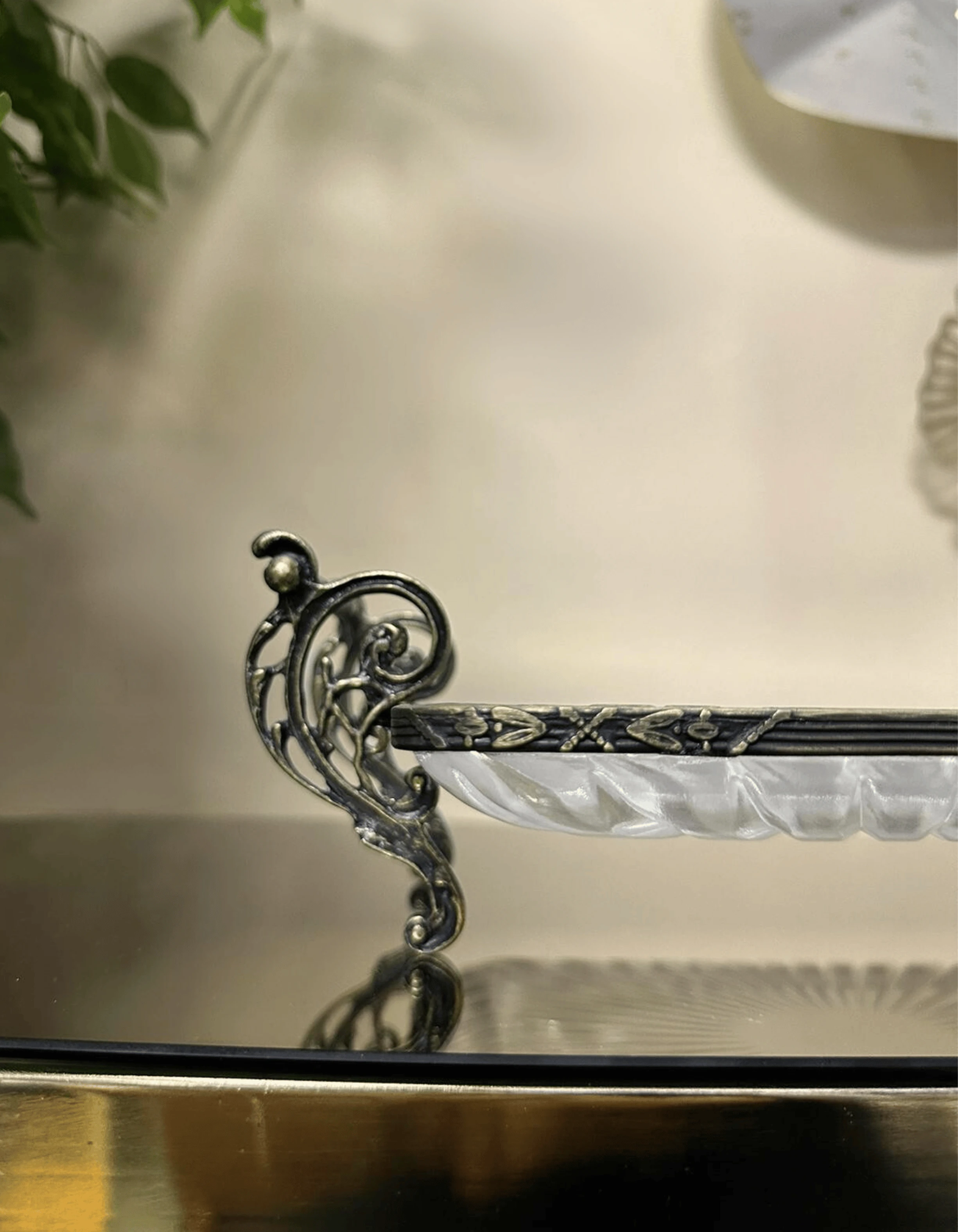 Döküm Metal Çerçeveli Kulplu Cam Sunum Kare Tabak 