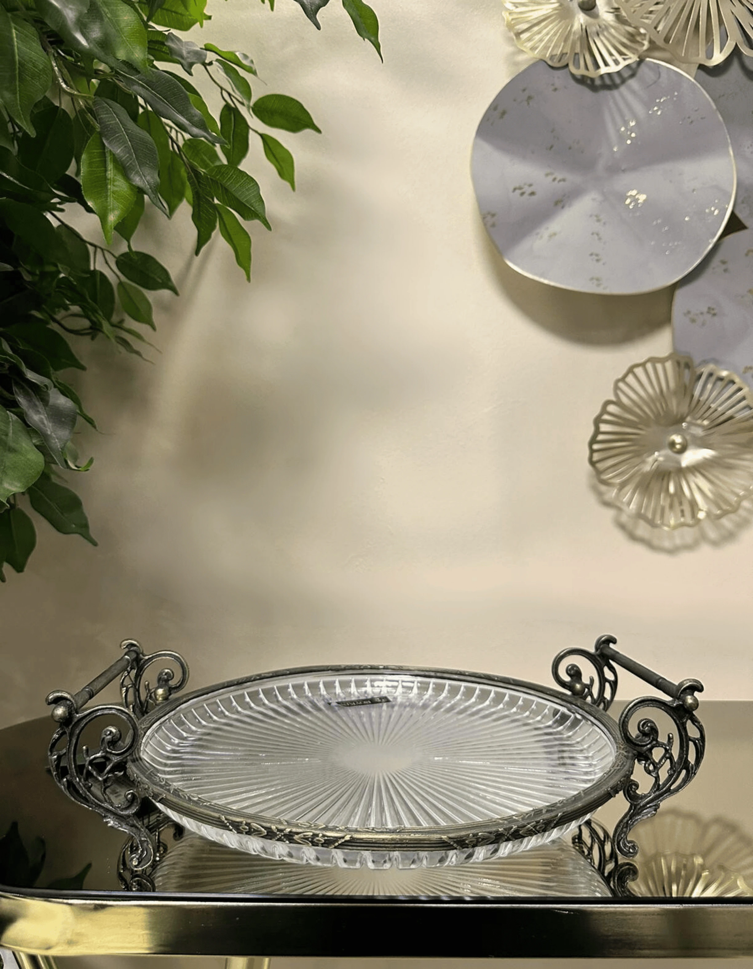 Döküm Metal Çerçeveli Kulplu Cam Sunum Yuvarlak Tabak