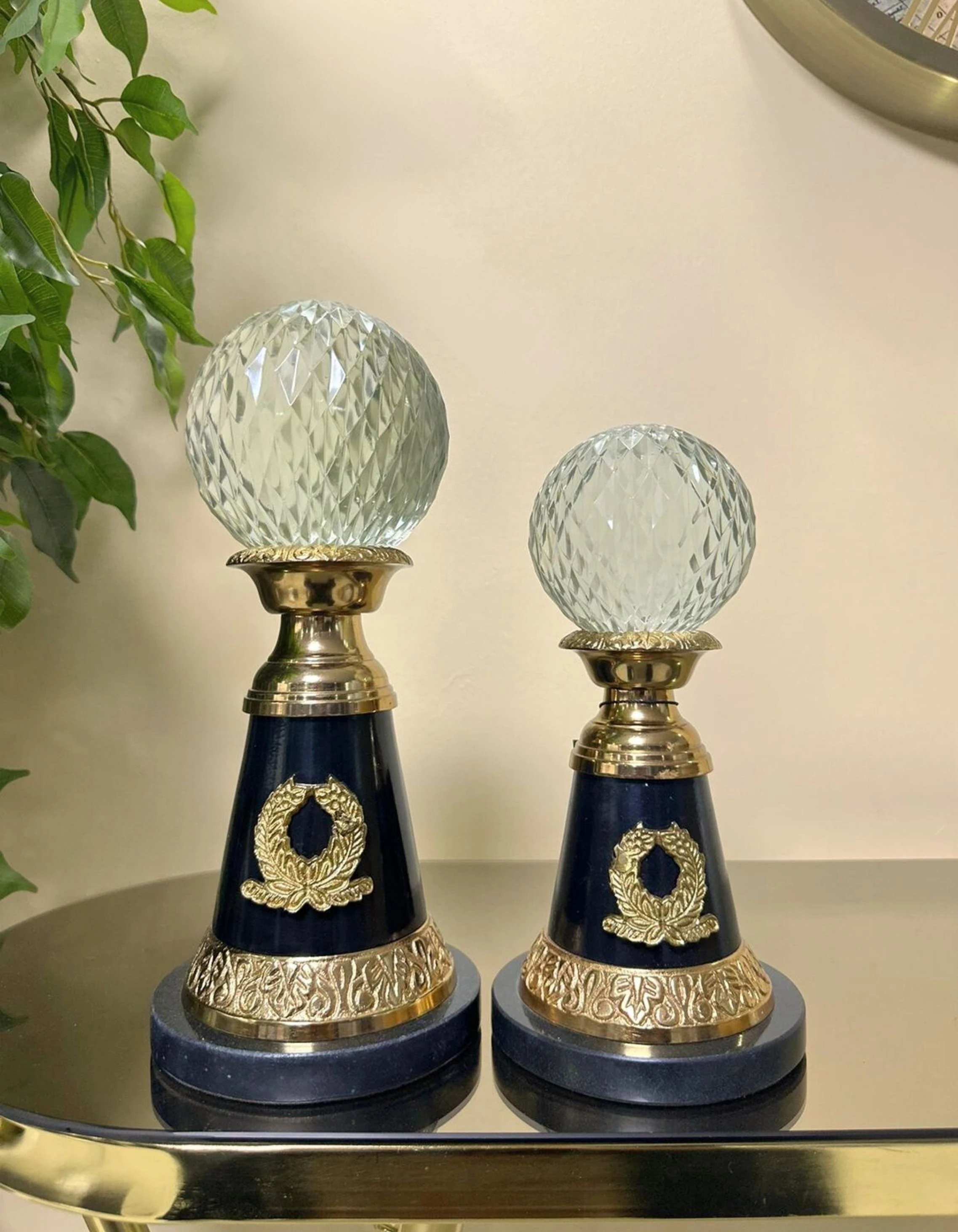 Siyah Mermer Kaideli Kesme Kristal Küreli 2'li Lüks Pirinç Dekor Seti