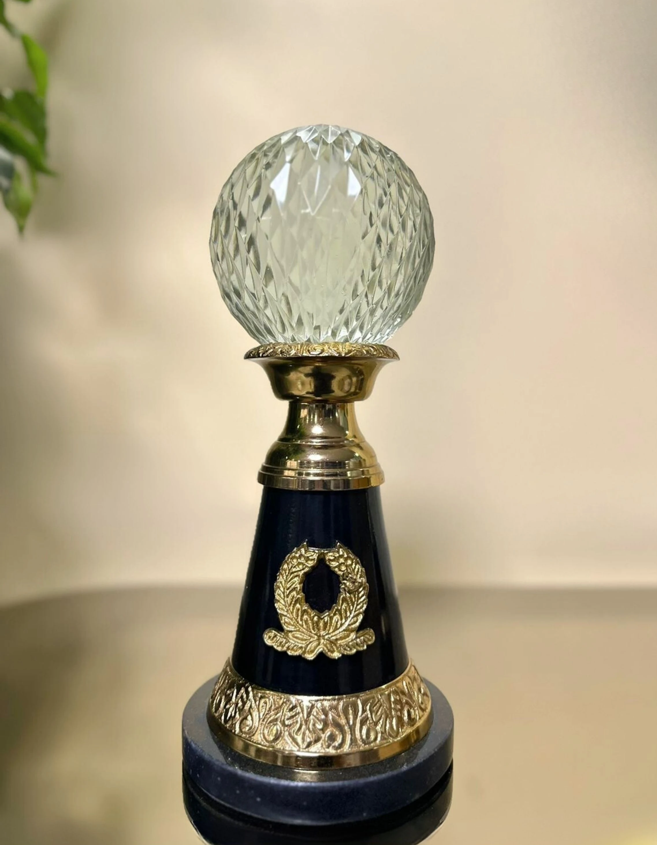 Siyah Mermer Kaideli Kesme Kristal Küreli 2'li Lüks Pirinç Dekor Seti