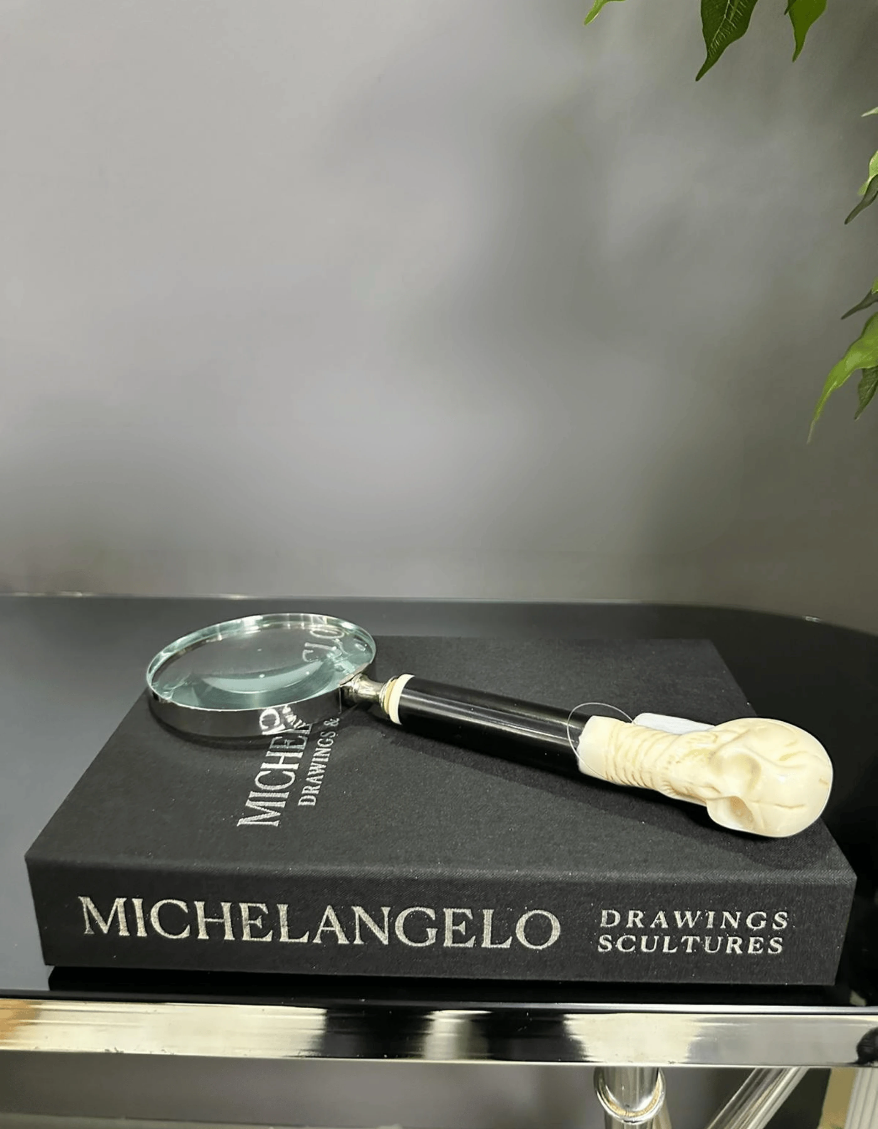 Kurukafa Detaylı Siyah Dekoratif Büyüteç