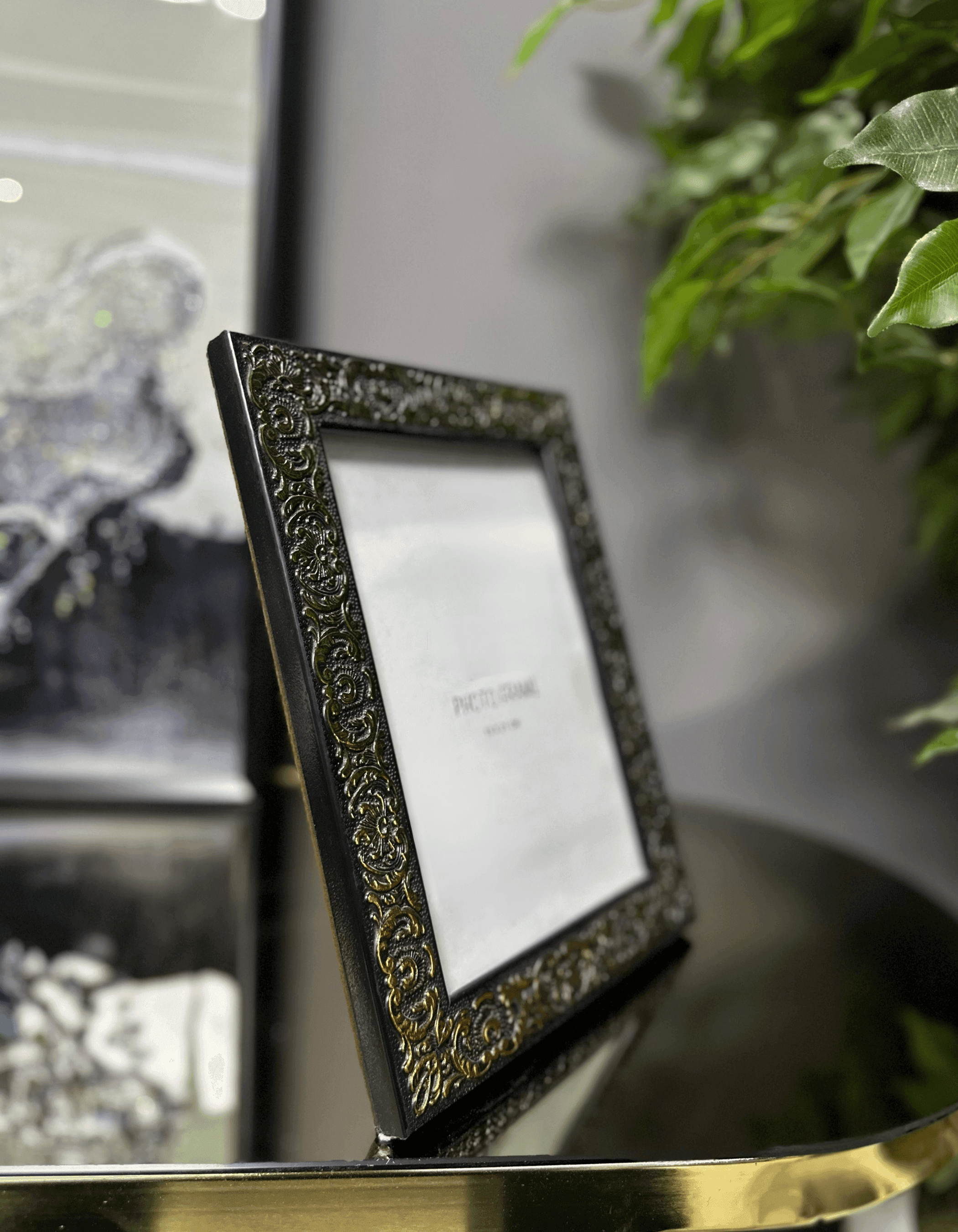 Siyah Gold Detaylı Dekoratif Çerçeve