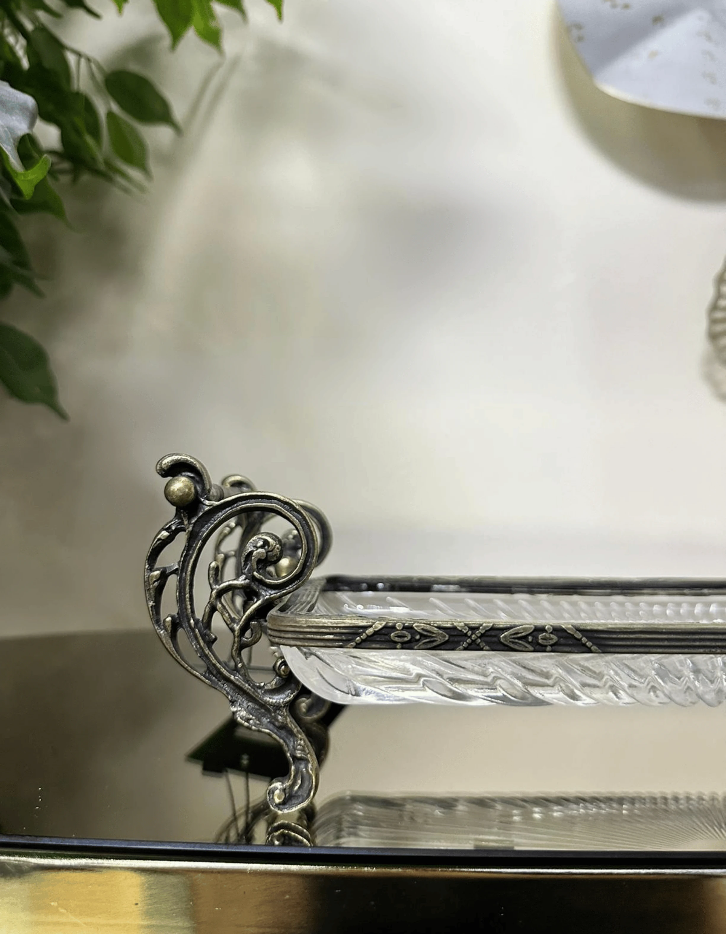 Döküm Metal Çerçeveli Kulplu Cam Sunum Dikdörtgen Tabak