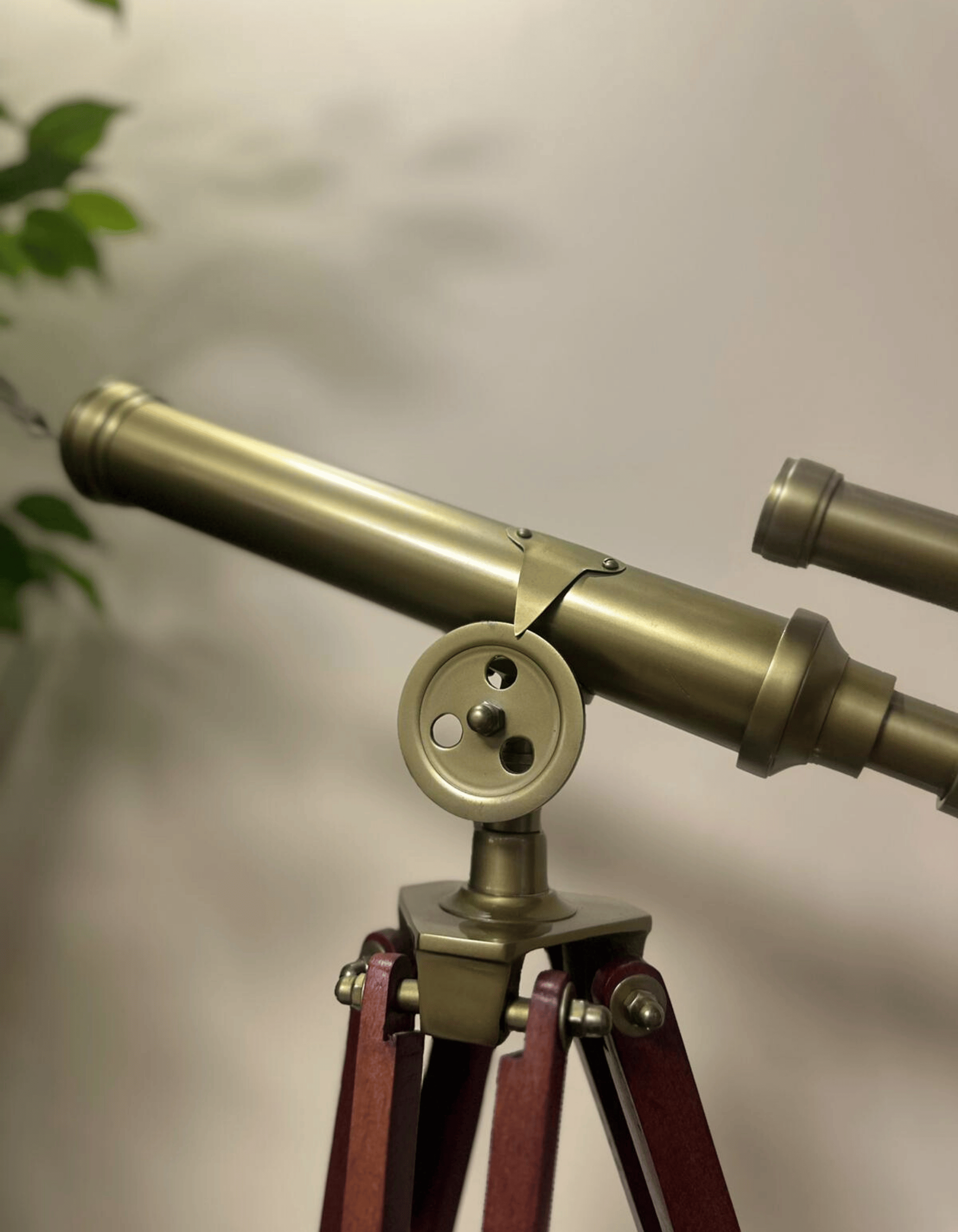 Ahşap Ayaklı Eskitme Renk Metal Teleskop Dekor 57 CM