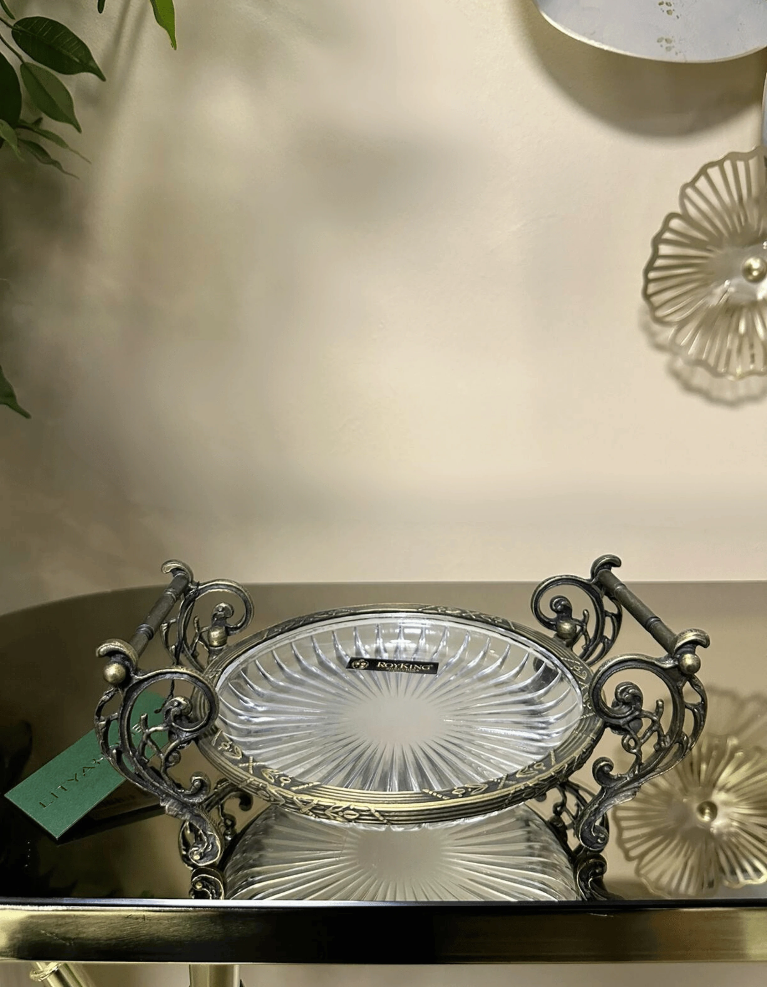 Döküm Metal Çerçeveli Kulplu Cam Sunum Ufak Yuvarlak Tabak