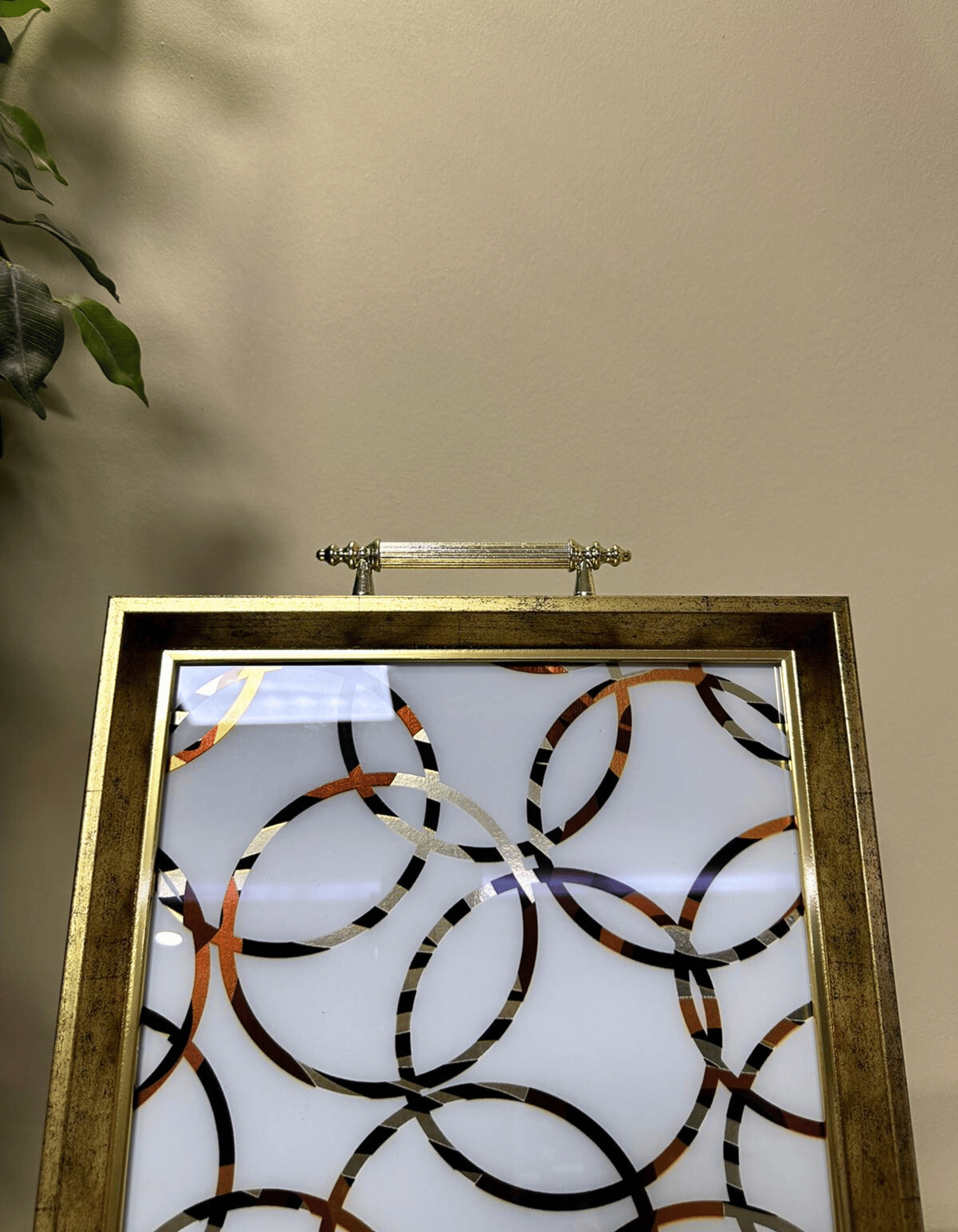 Eternal Rings – Modern Halkalı Cam Sunum Tepsisi