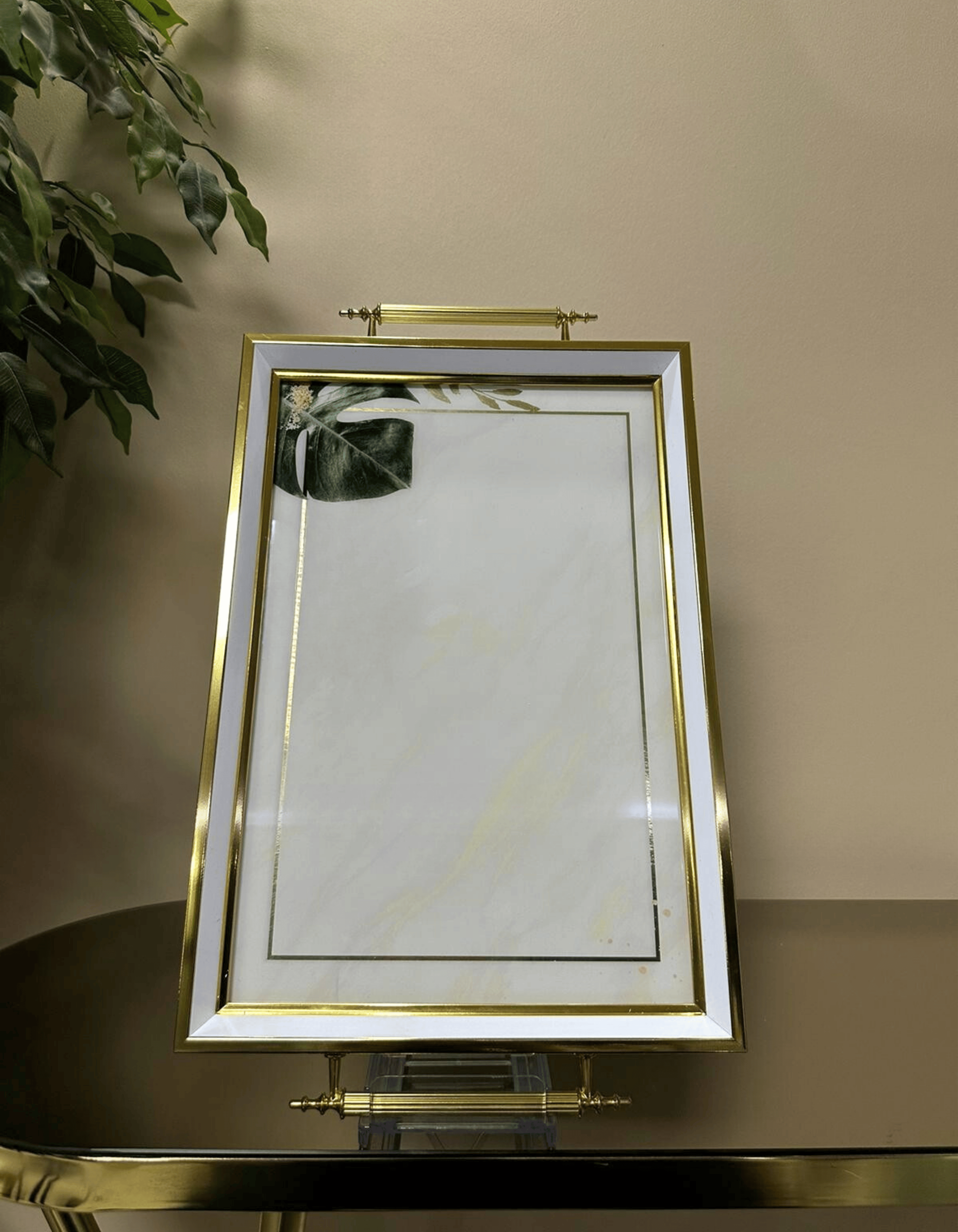 Botanic Frame – Altın Çerçeveli Cam Sunum Tepsisi