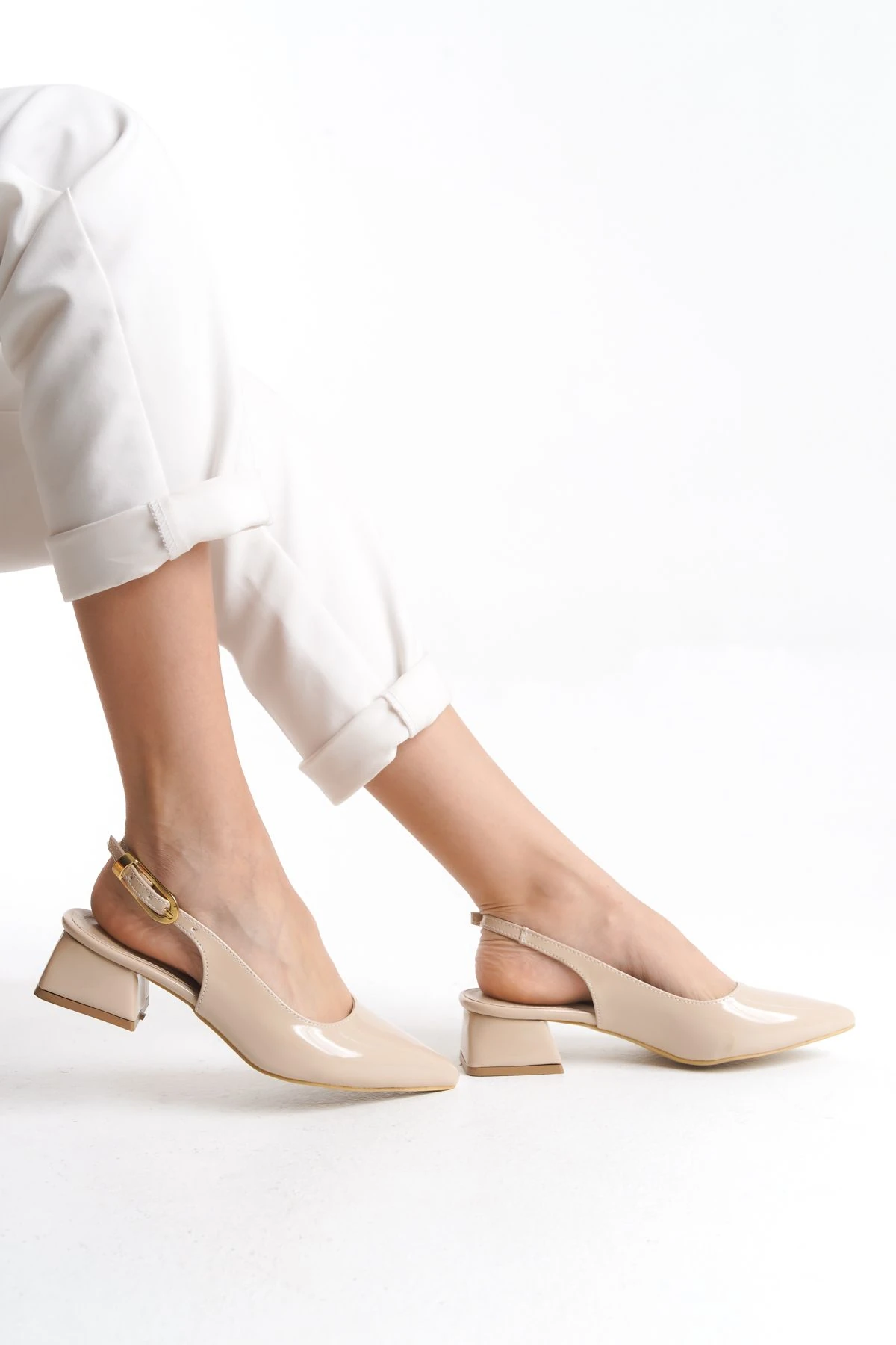 Yandan Toka Detaylı Rugan Kadın Abiye Klasik Kalın Alçak Topuklu Ayakkabı