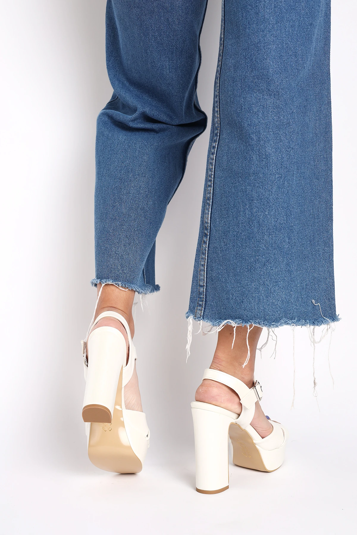 Parlak Çapraz Şeritli Tokalı Kalın Yüksek Platform Kadın Düğün Topuklu Abiye Ayakkabı