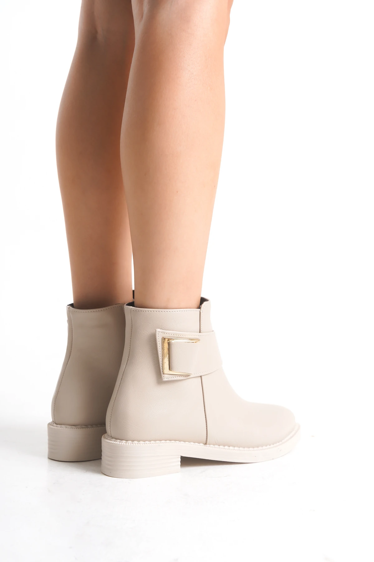 Alçak Taban Fermuarlı Yandan Gold Toka Detaylı Kısa Kadın Bot Bootie