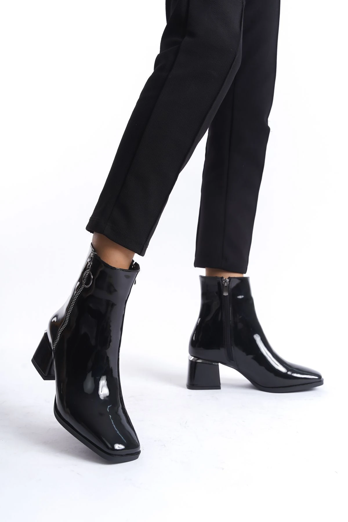 Cilt Fermuarlı Topukta Detaylı Kısa Sade Klasik Bot Bootie