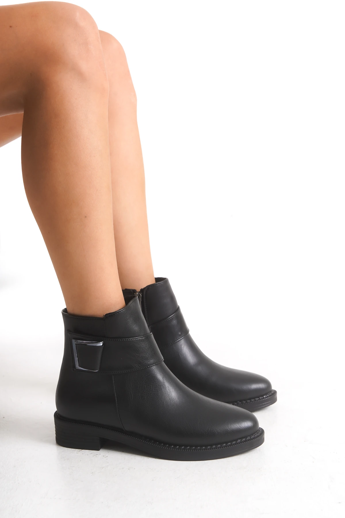 Alçak Taban Fermuarlı Yandan Gold Toka Detaylı Kısa Kadın Bot Bootie - siyah