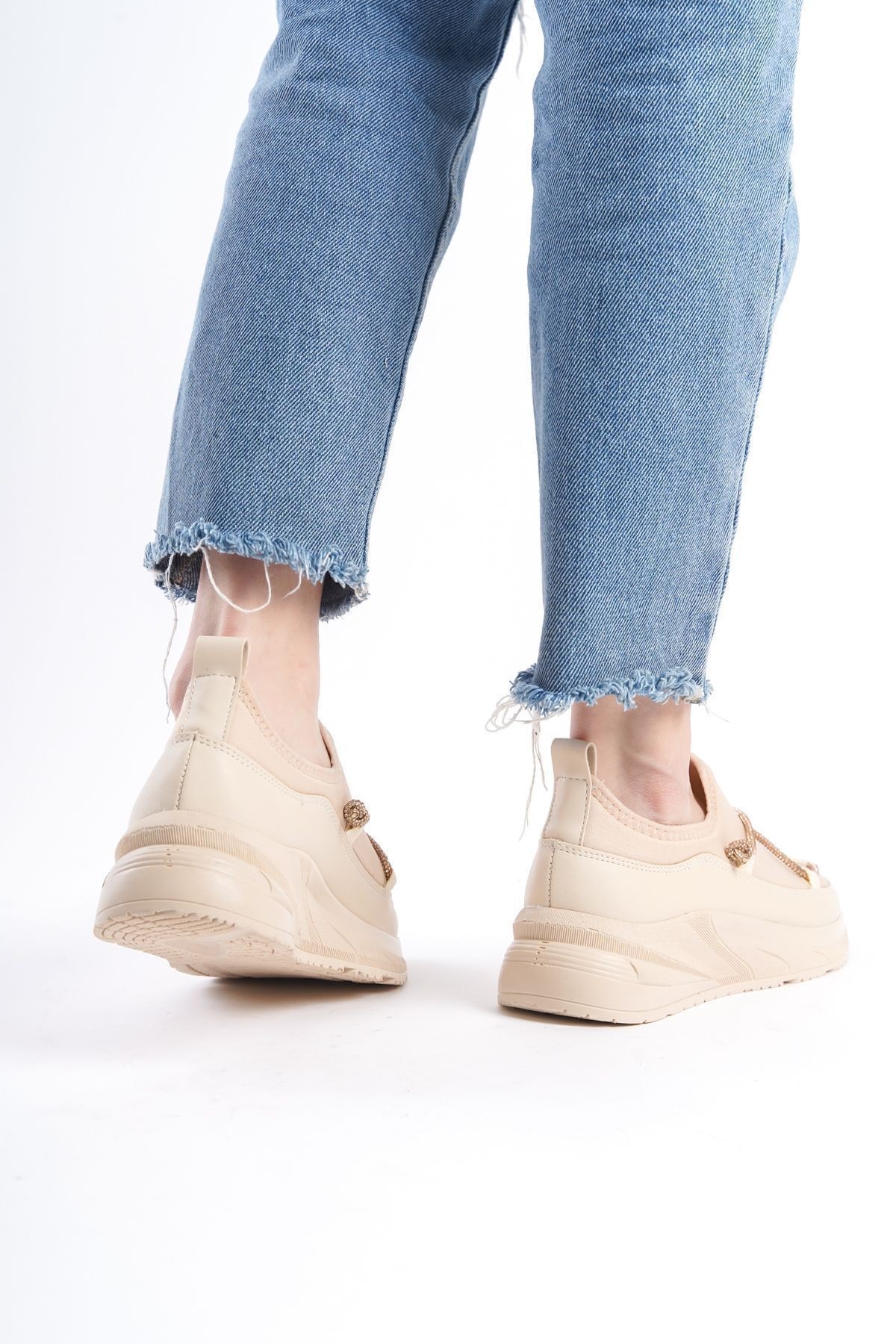 Beyaz Yüksek Taban Rahat Yumuşak Parlak Şerit Detaylı Kadın Günlük Spor Yürüyüş Ayakkabısı Sneaker
