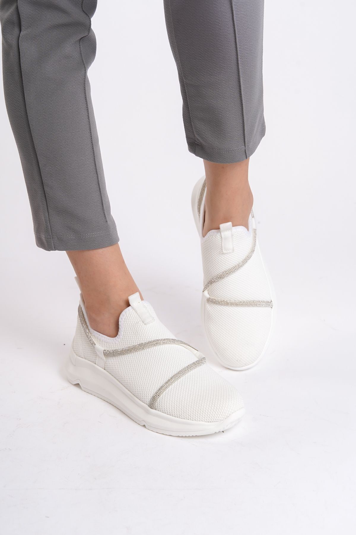 Beyaz Üstten Şerit Detaylı Yumuşak Tekstil Rahat Günlük Sneaker Kadın Spor Yürüyüş Ayakkabısı - beyaz