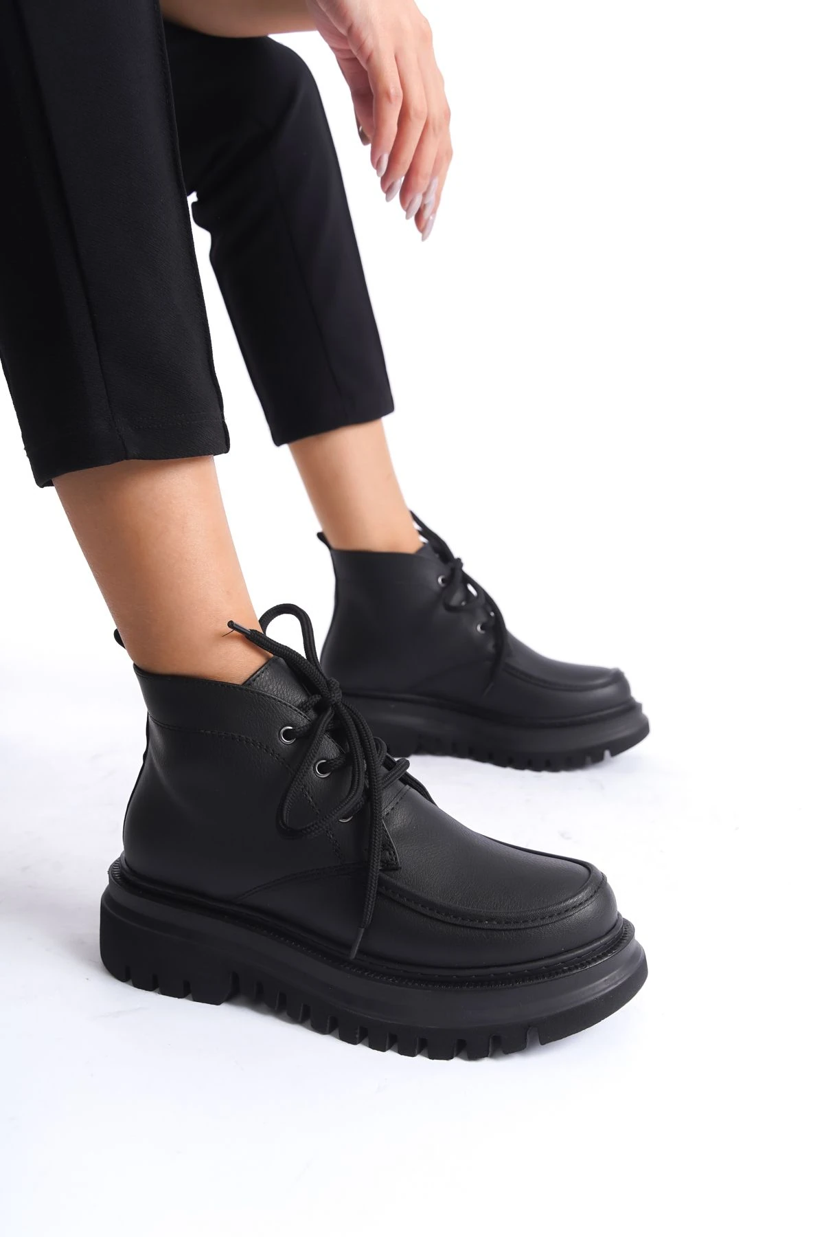 Cilt Yüksek Taban Bağcıklı Kadın Kısa Bot Bootie