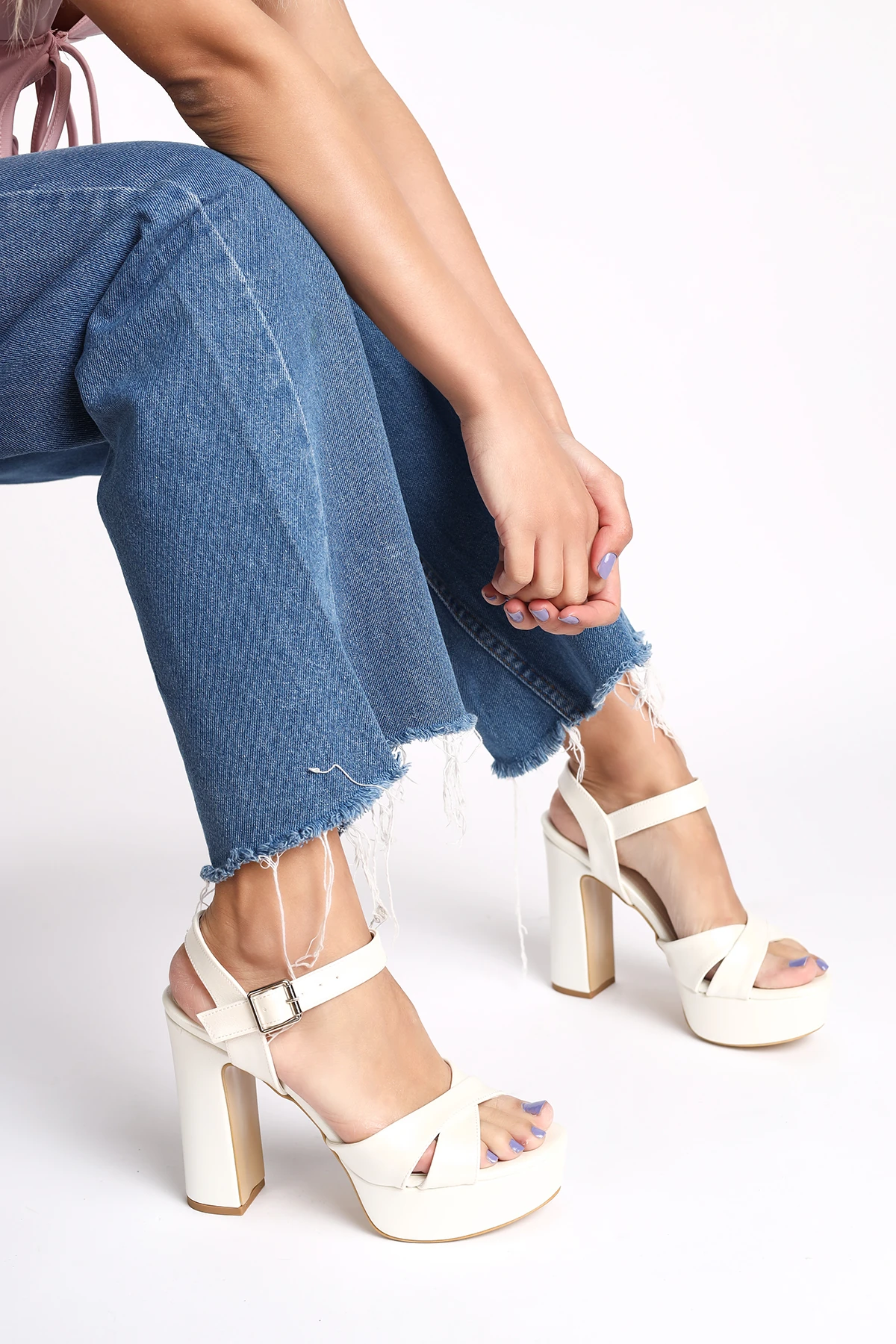 Parlak Çapraz Şeritli Tokalı Kalın Yüksek Platform Kadın Düğün Topuklu Abiye Ayakkabı