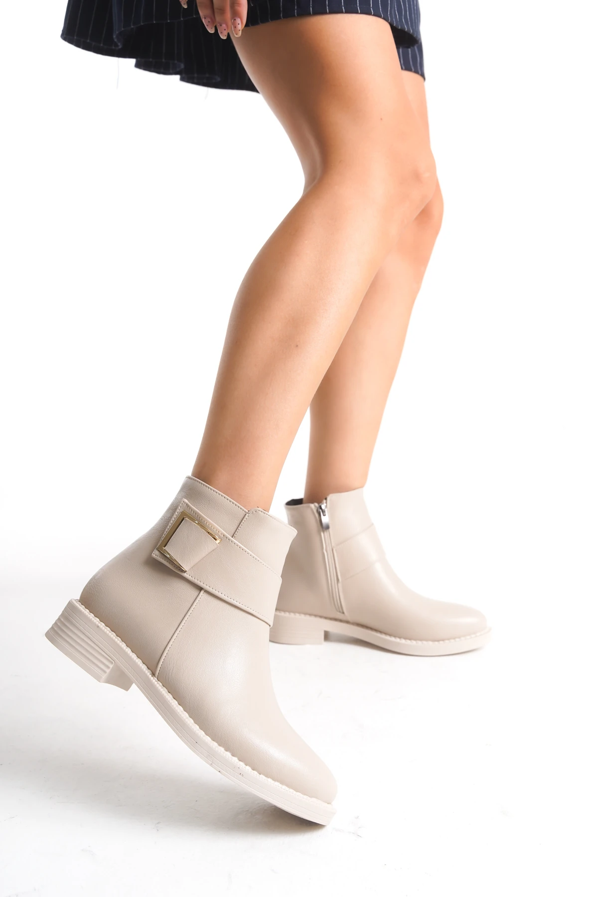 Alçak Taban Fermuarlı Yandan Gold Toka Detaylı Kısa Kadın Bot Bootie - krem