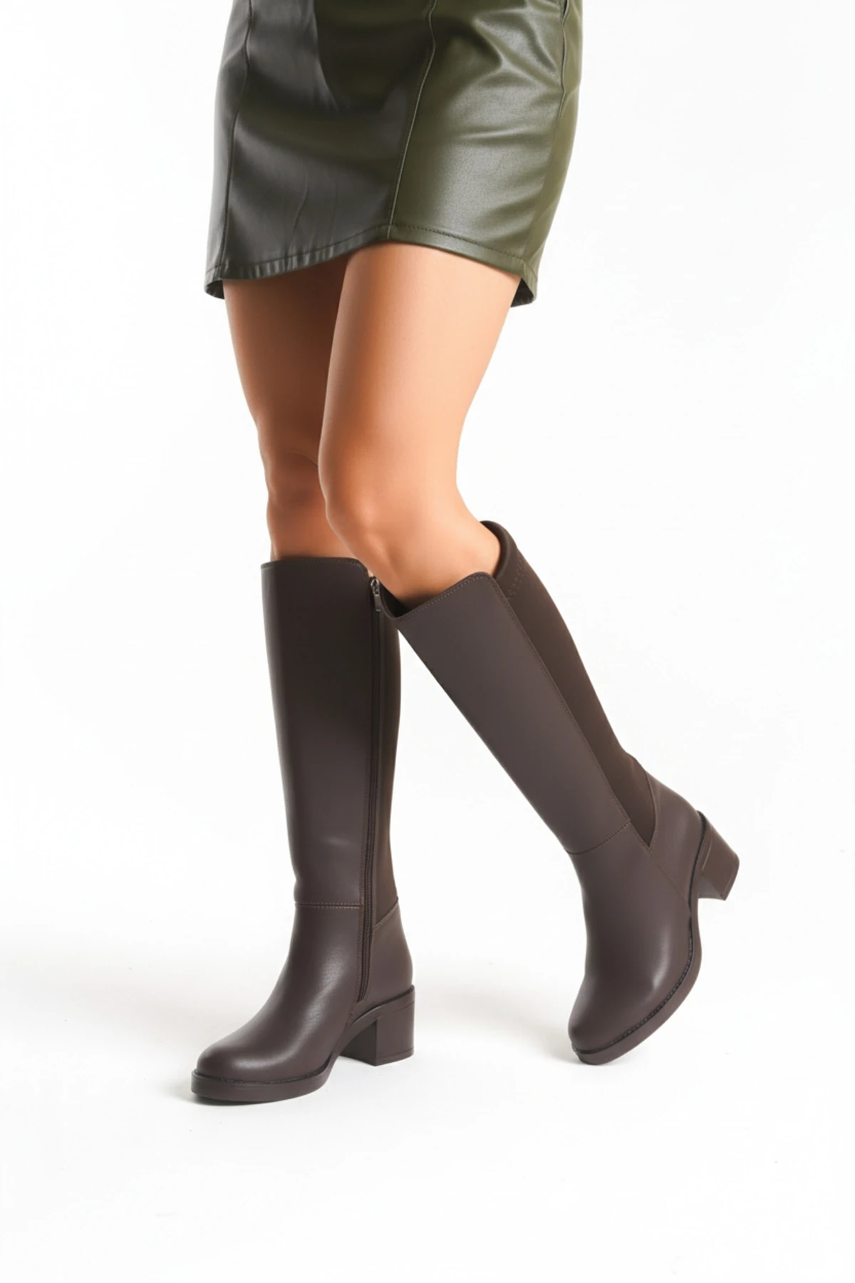 Acı Kahve Deri Görünümlü Arkası Streç Esnek Kalın Orta Yüksek Topuklu Fermuarlı Uzun Çizme