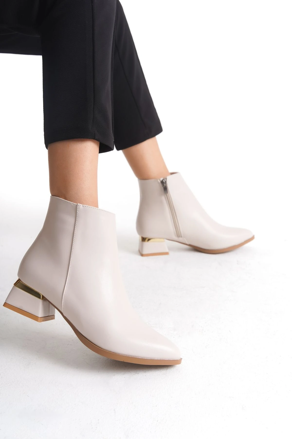 Kısa Topuklu Fermuarlı Sade Klasik Kısa Kadın Bot Bootie