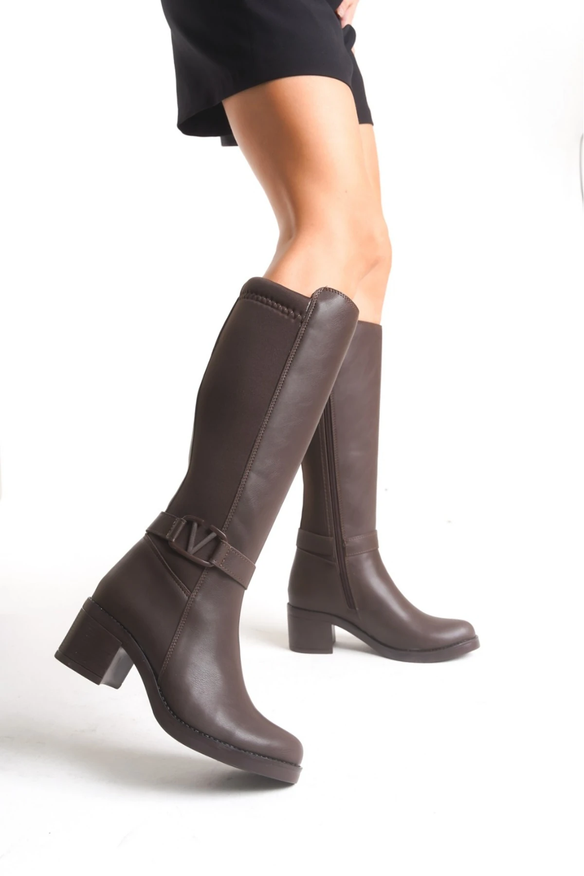 Acı Kahve Deri Görünümlü Arkası Streç Esnek Kalın Orta Topuklu V Metal Detay Fermuarlı Uzun Çizme - acı kahve