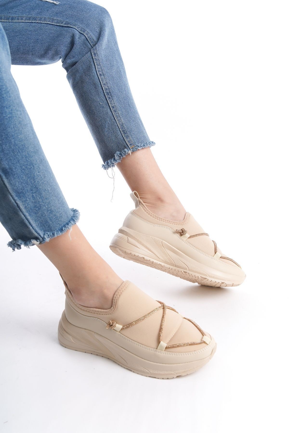 Beyaz Yüksek Taban Rahat Yumuşak Parlak Şerit Detaylı Kadın Günlük Spor Yürüyüş Ayakkabısı Sneaker - krem