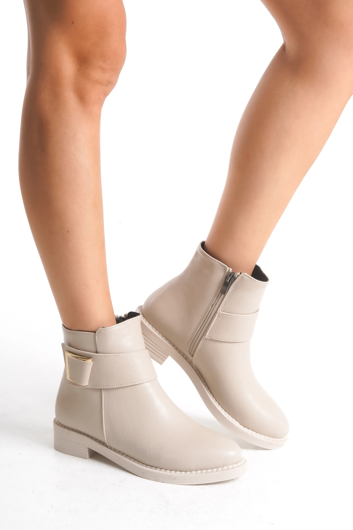 Alçak Taban Fermuarlı Yandan Gold Toka Detaylı Kısa Kadın Bot Bootie