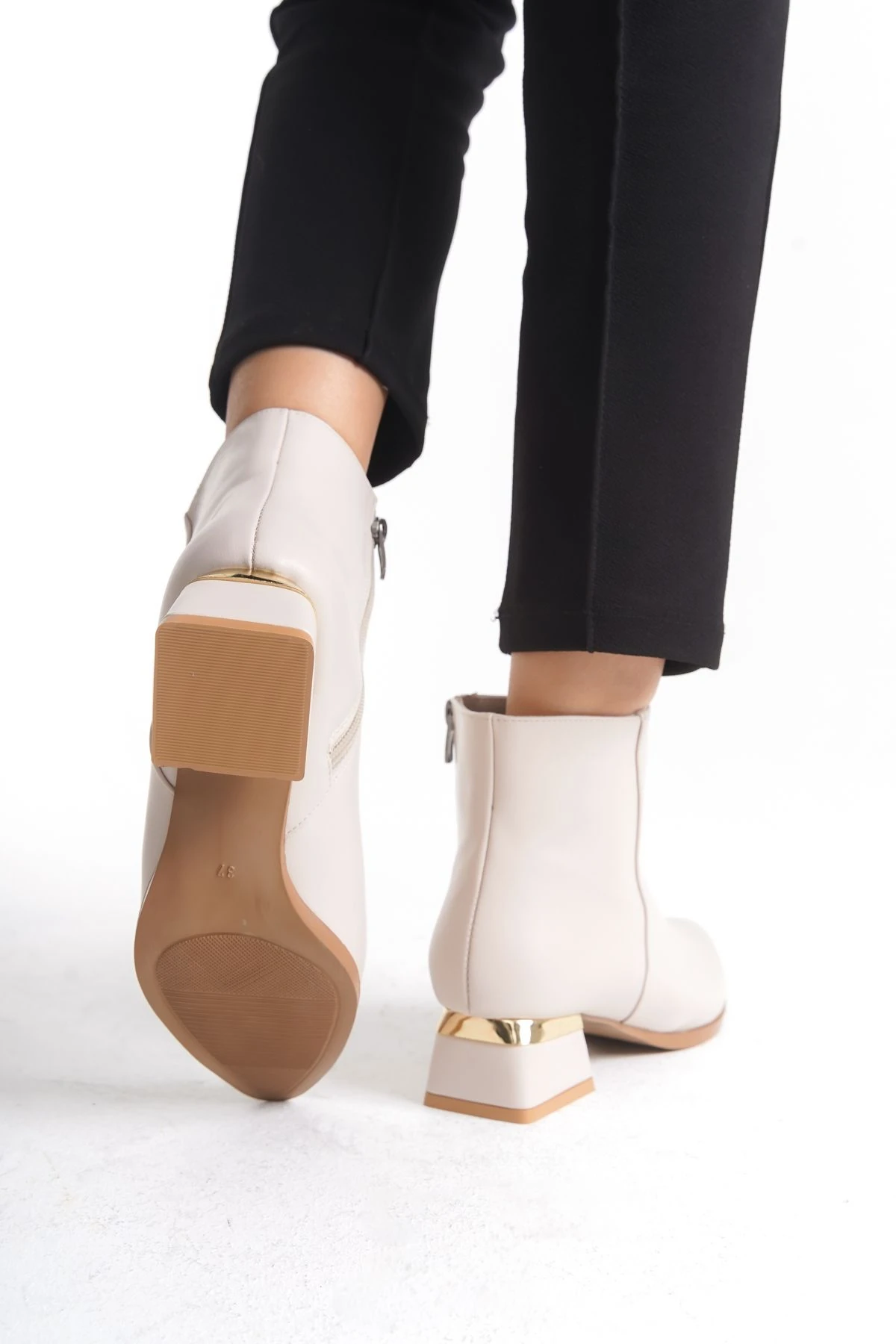 Kısa Topuklu Fermuarlı Sade Klasik Kısa Kadın Bot Bootie