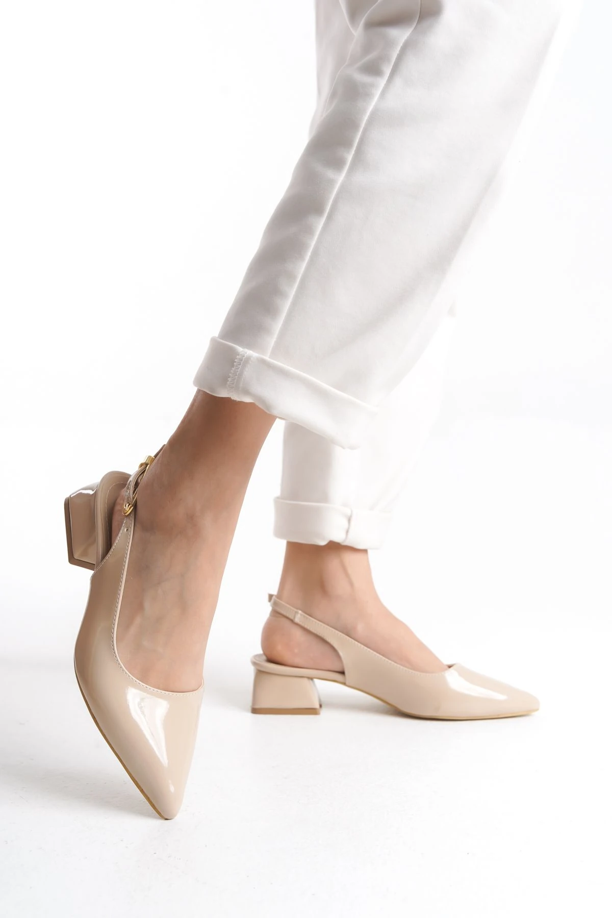 Yandan Toka Detaylı Rugan Kadın Abiye Klasik Kalın Alçak Topuklu Ayakkabı