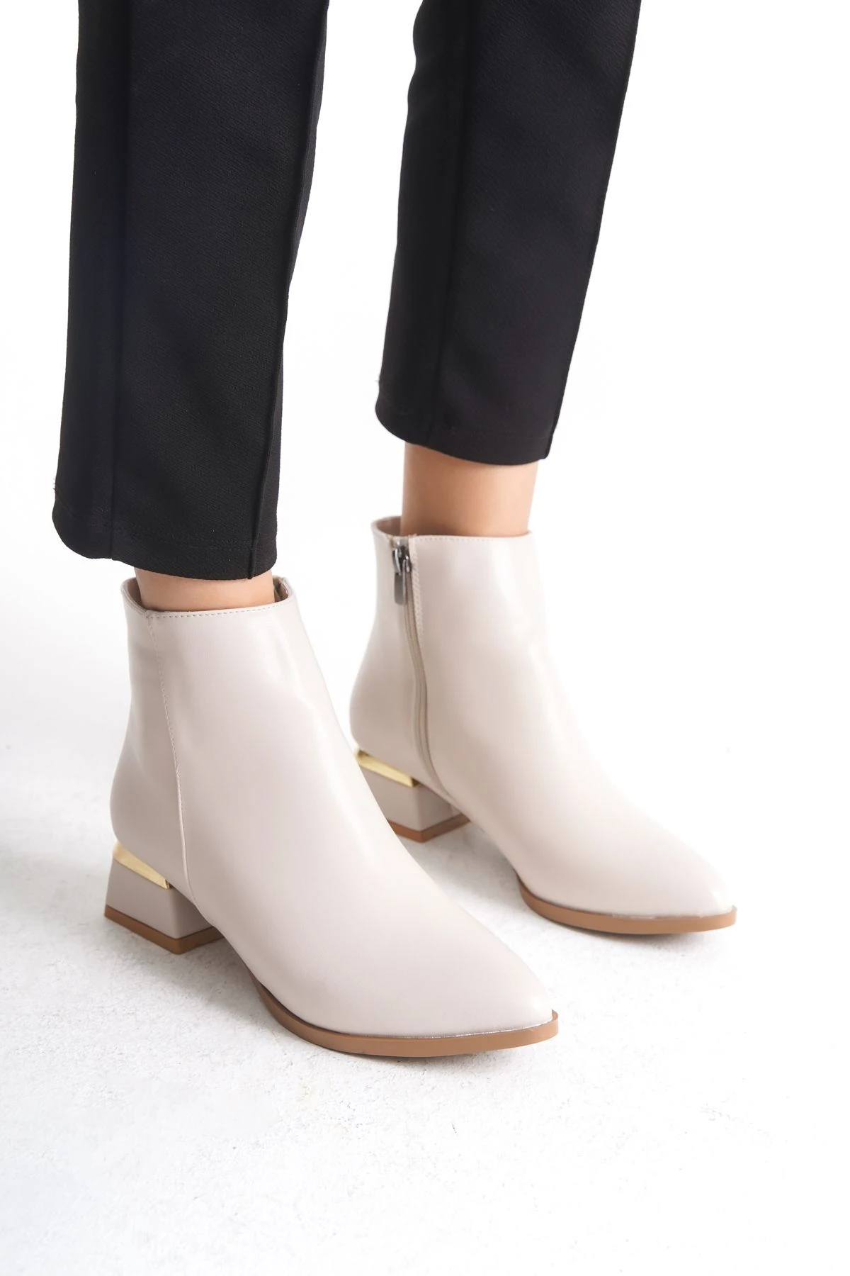 Kısa Topuklu Fermuarlı Sade Klasik Kısa Kadın Bot Bootie