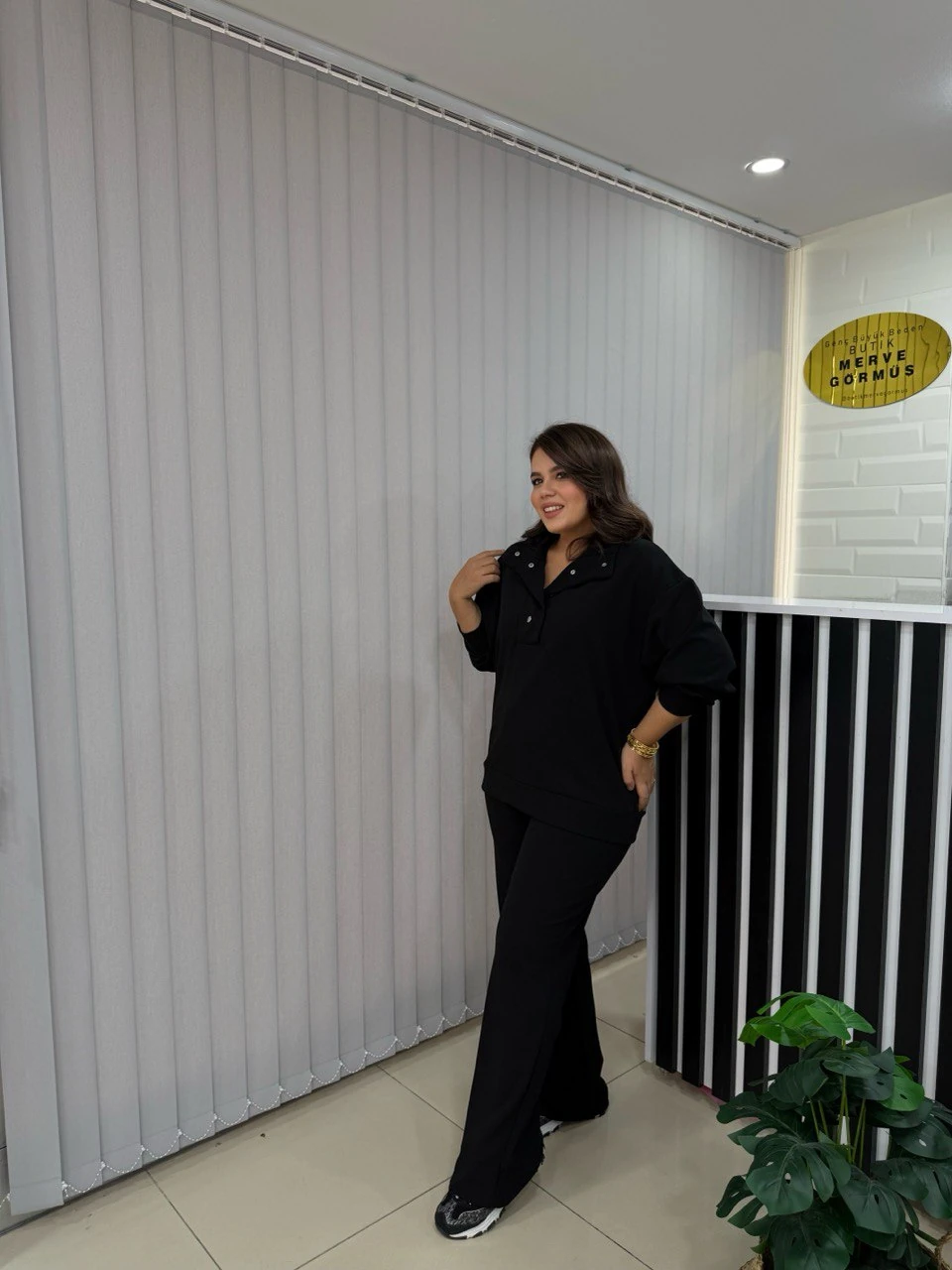 Yakası Çıtlı Likralı Krep Takım