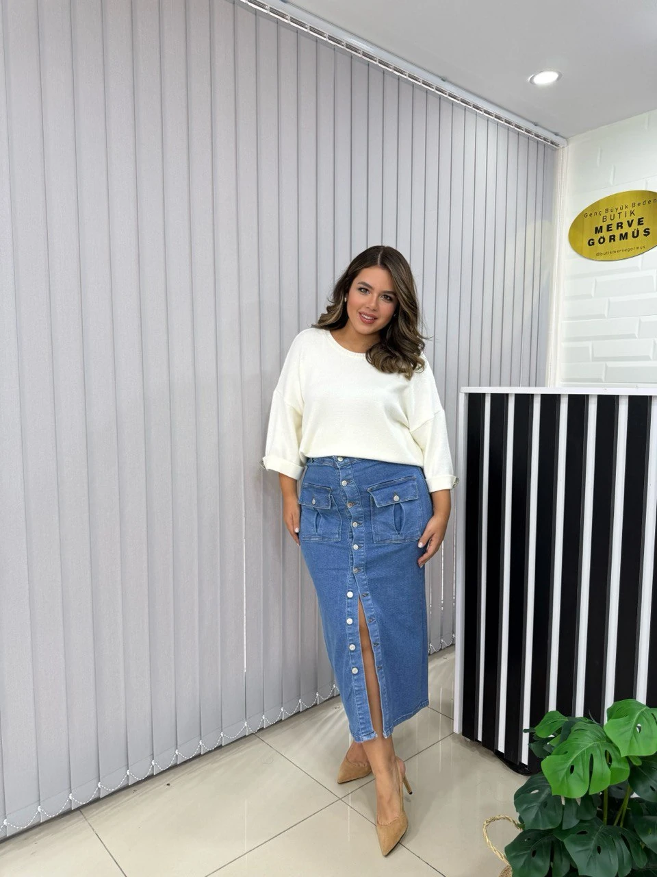 Önü Cepli Düğmeli Dar Kalıp Kot Etek