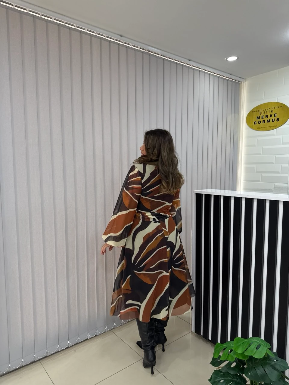 Kruvaze V Yaka Tül Elbise