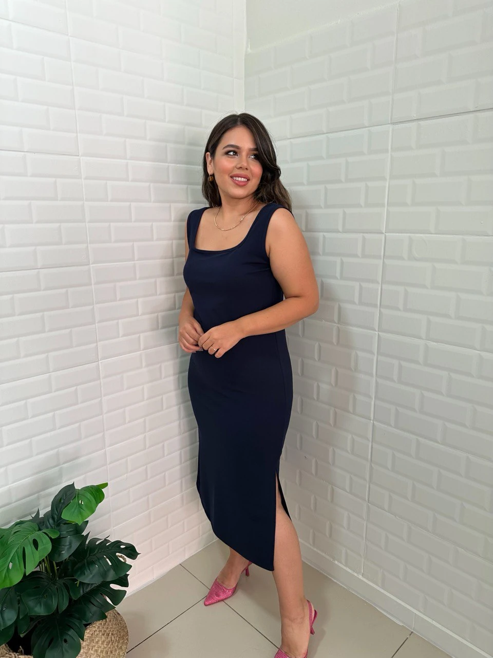 Kare Yaka Tek Yırtmaçlı Elbise