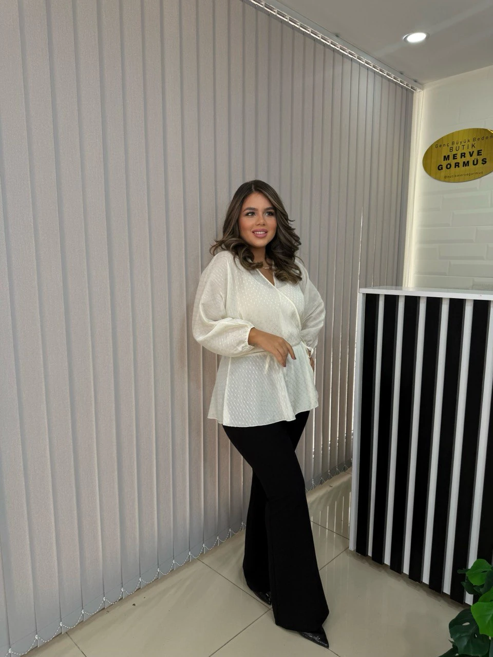 Şifon Kruvaze Bağlamalı Bluz - Ekru