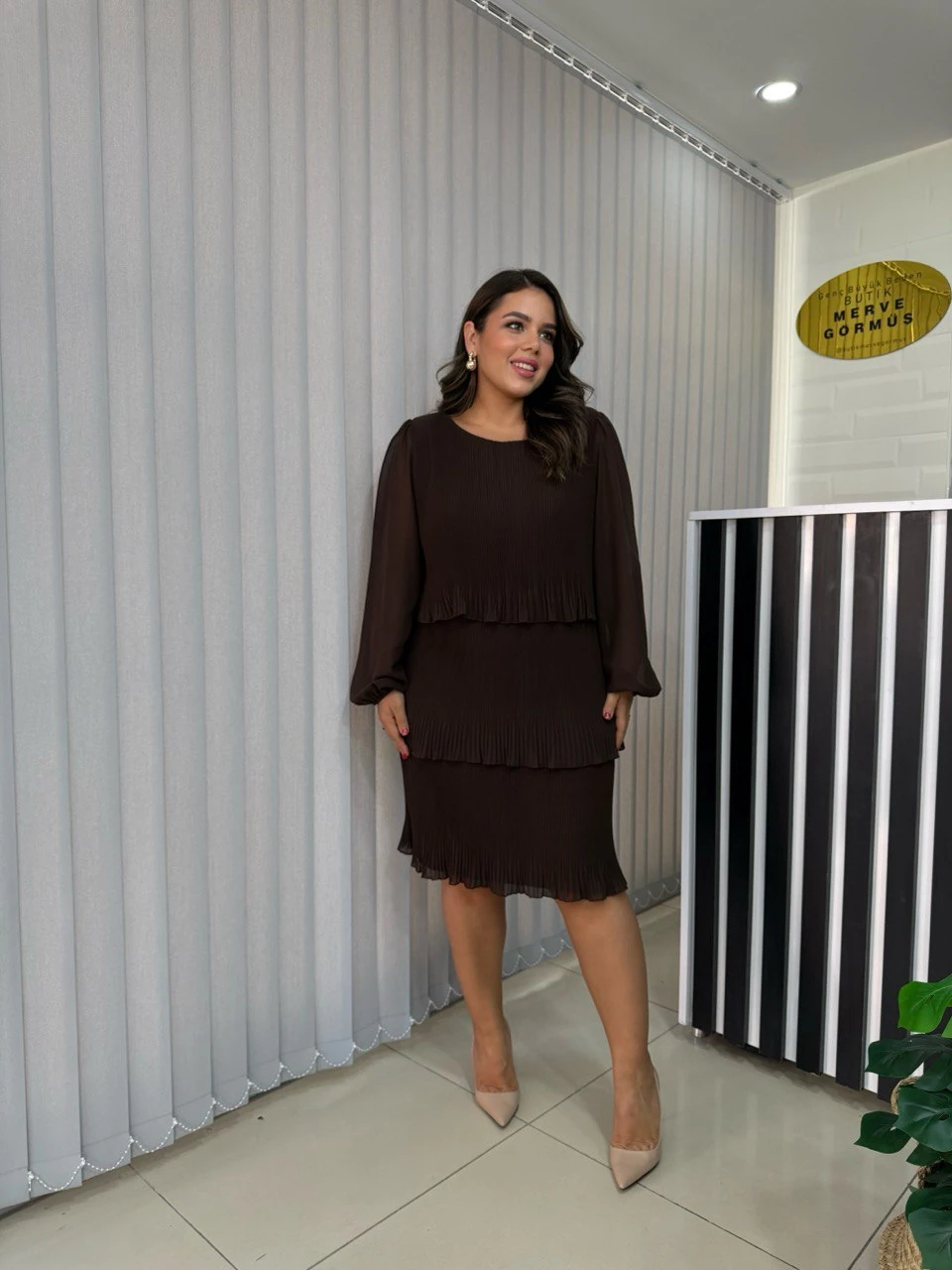 Uzun Kollu Şifon Üç Katlı Elbise