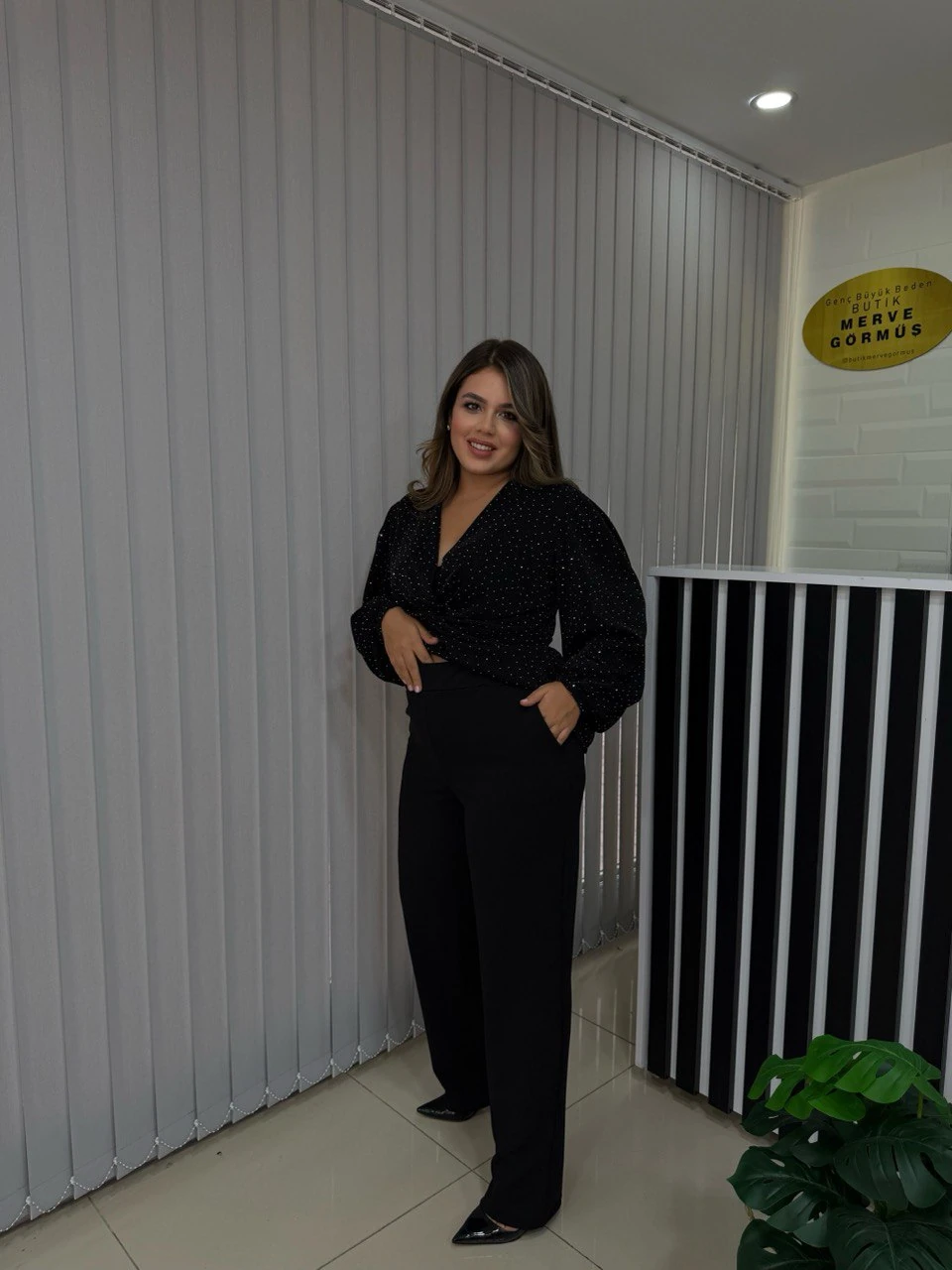 Burgu Detaylı Kruvaze Yaka Taşlı Likralı İkili Takım