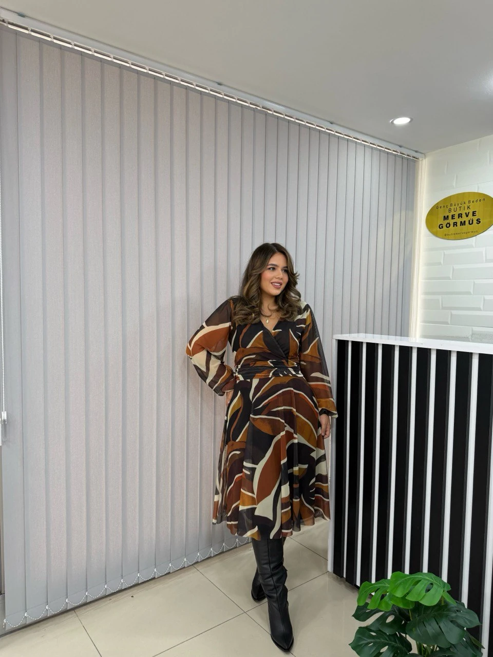 Kruvaze V Yaka Tül Elbise