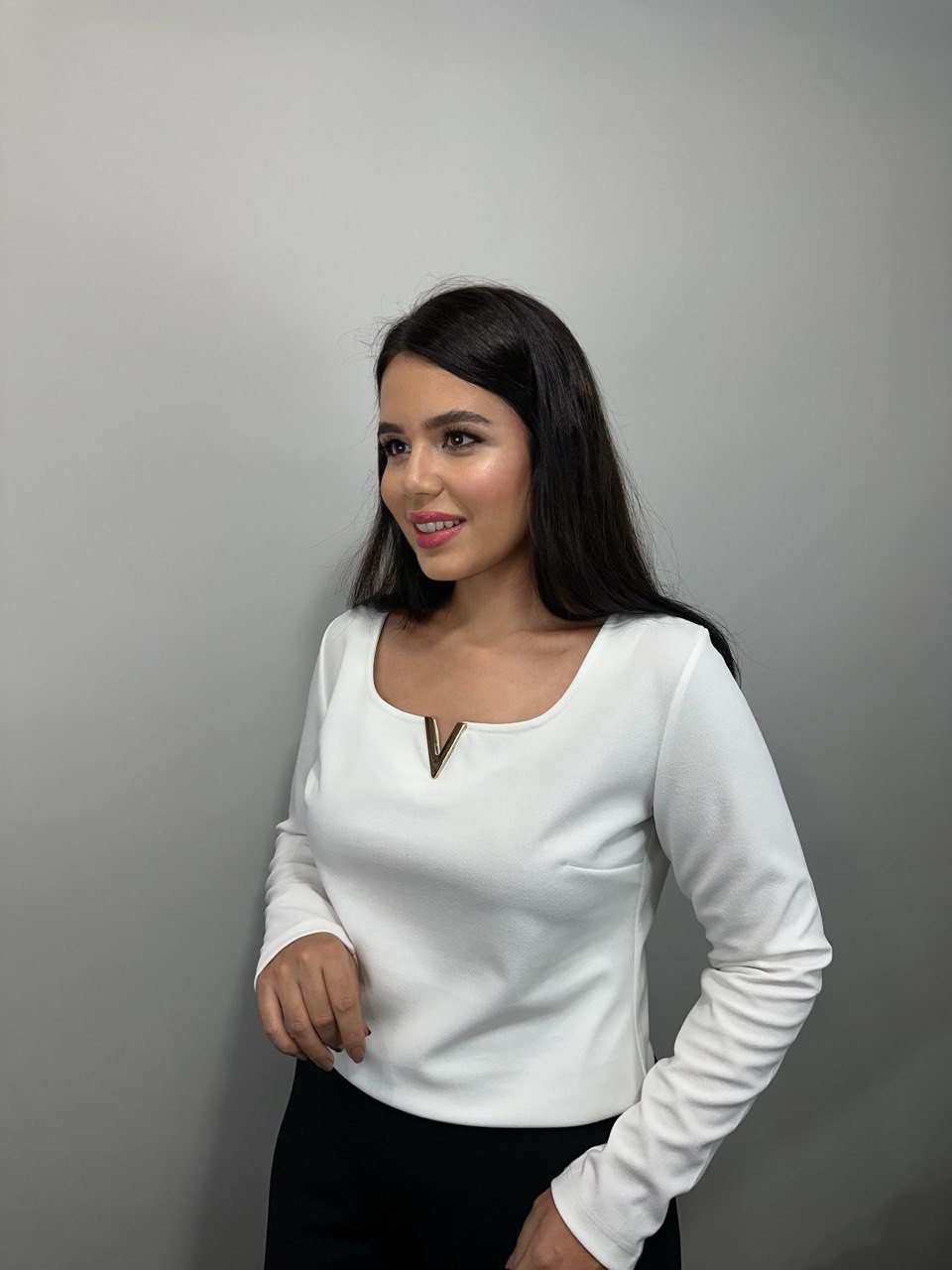 V Gold Detaylı Fit Kalıp Bluz