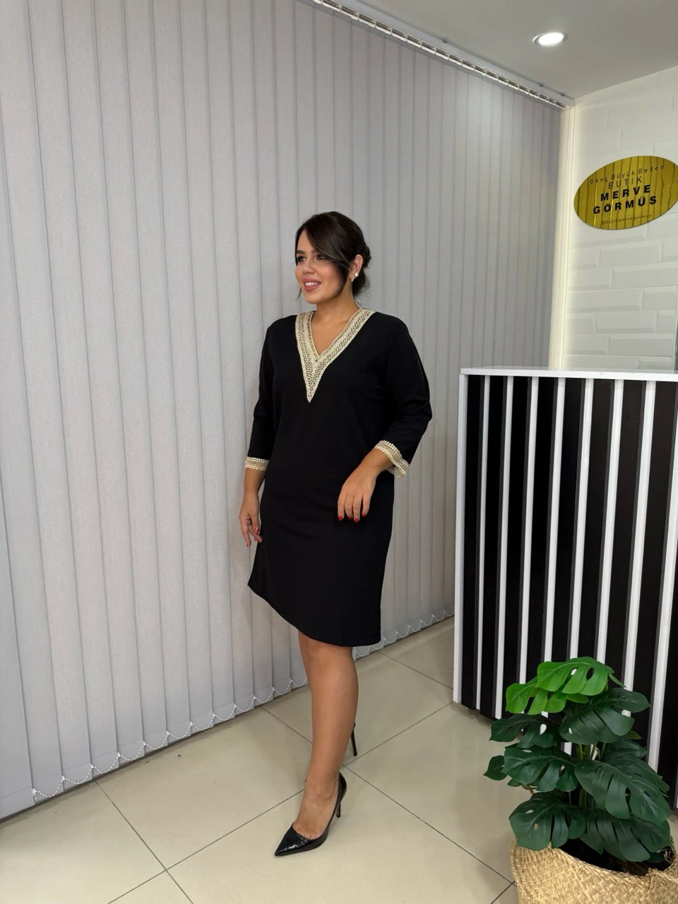 Güpür Detay Likralı Elbise