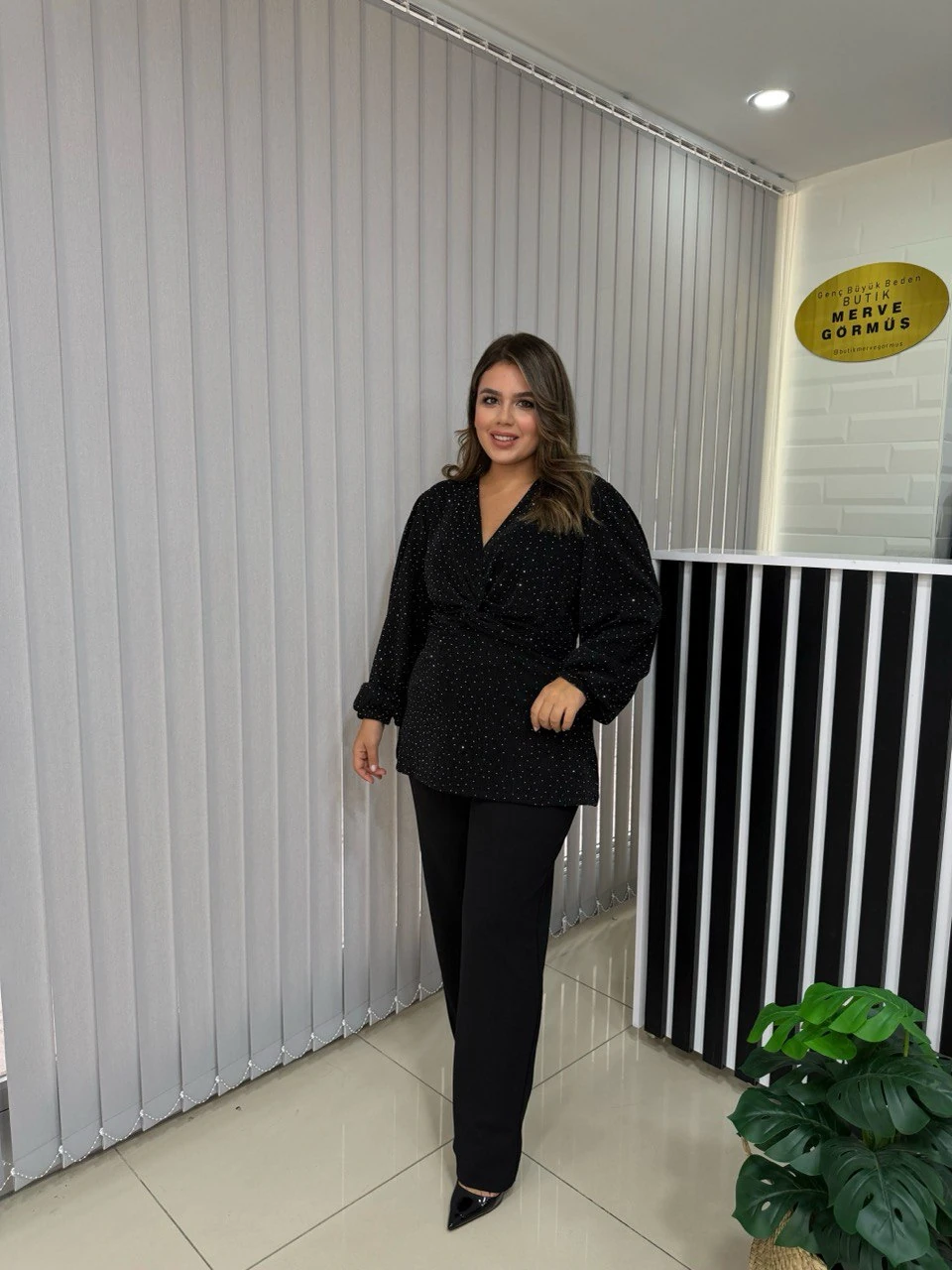 Burgu Detaylı Kruvaze Yaka Taşlı Likralı İkili Takım