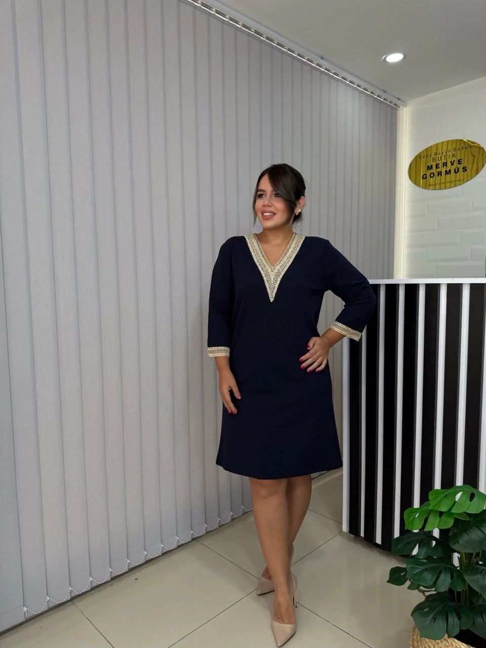 Güpür Detay Likralı Elbise - Lacivert