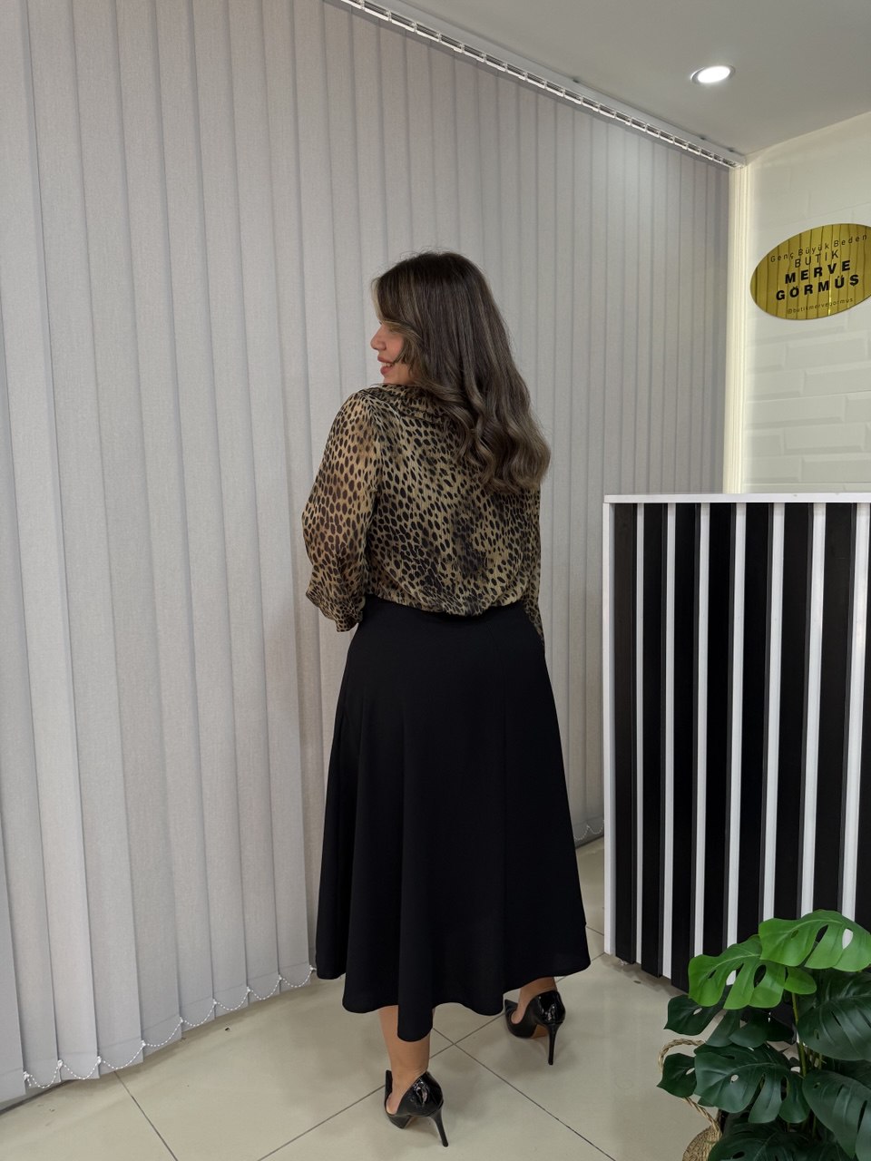 Premium Seri Yakası Volanlı Leopar Elbise