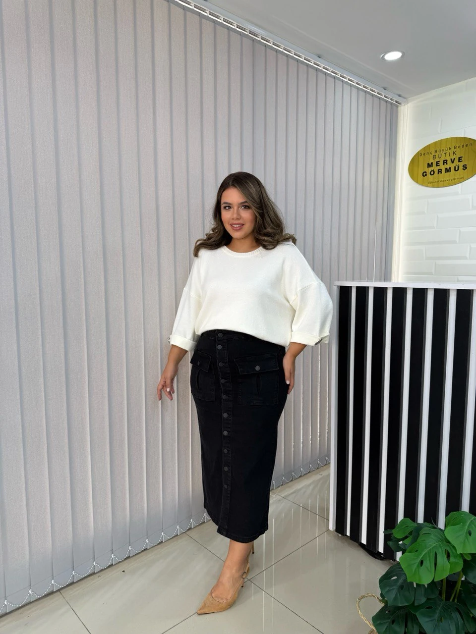 Önü Cepli Düğmeli Dar Kalıp Kot Etek