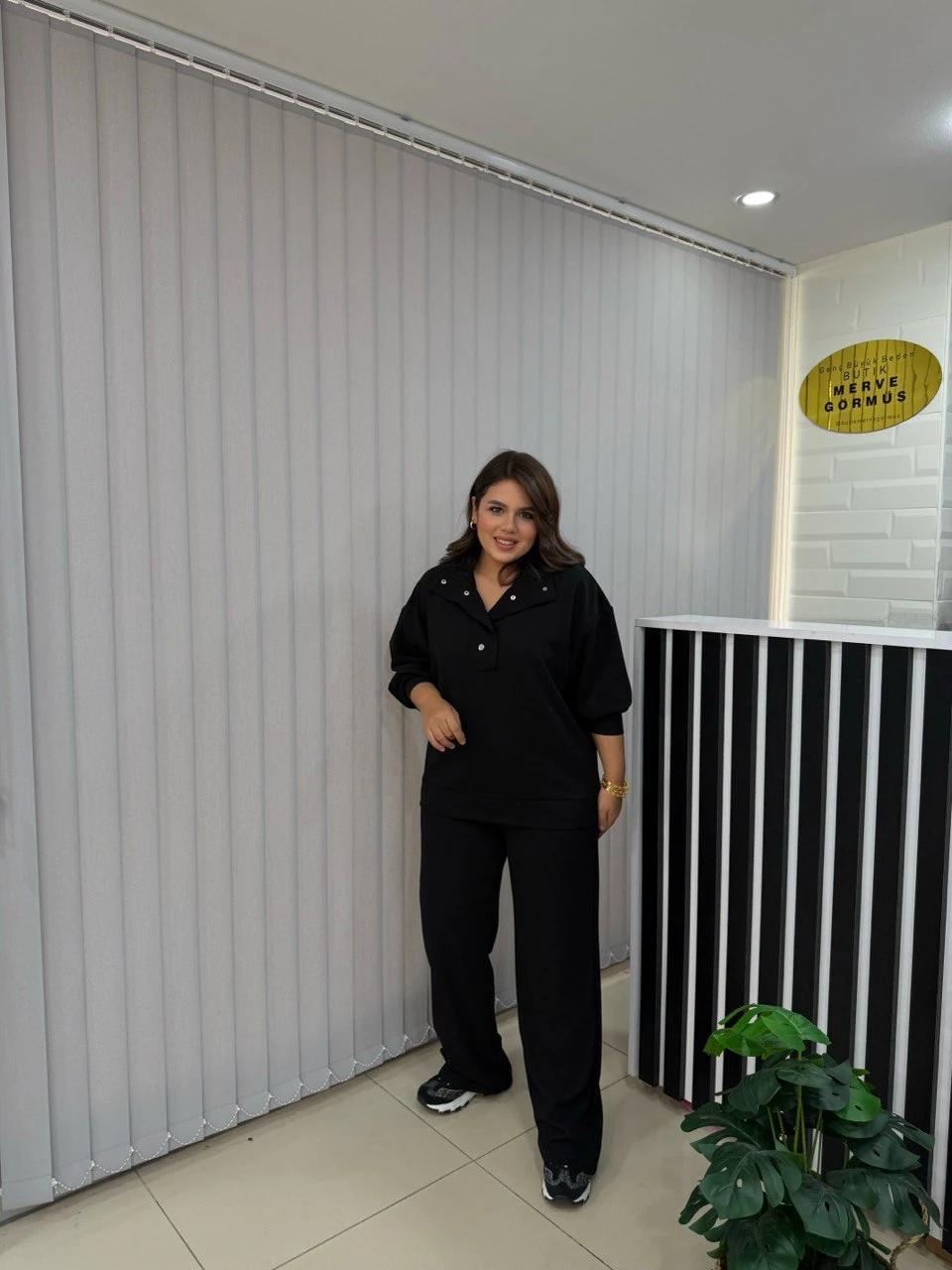 Yakası Çıtlı Likralı Krep Takım