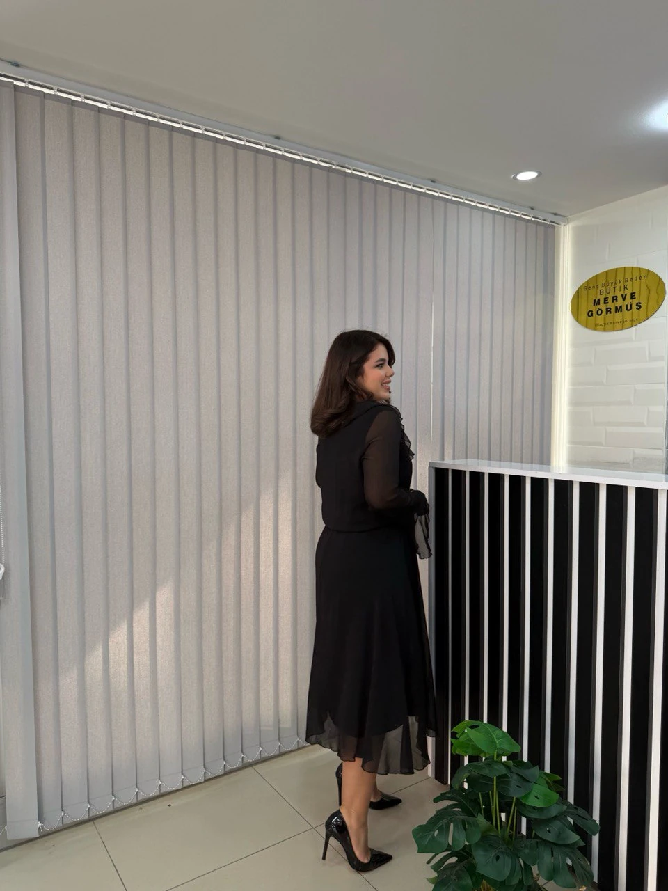 Coco Şifon Yaka ve Kol Volanlı Elbise