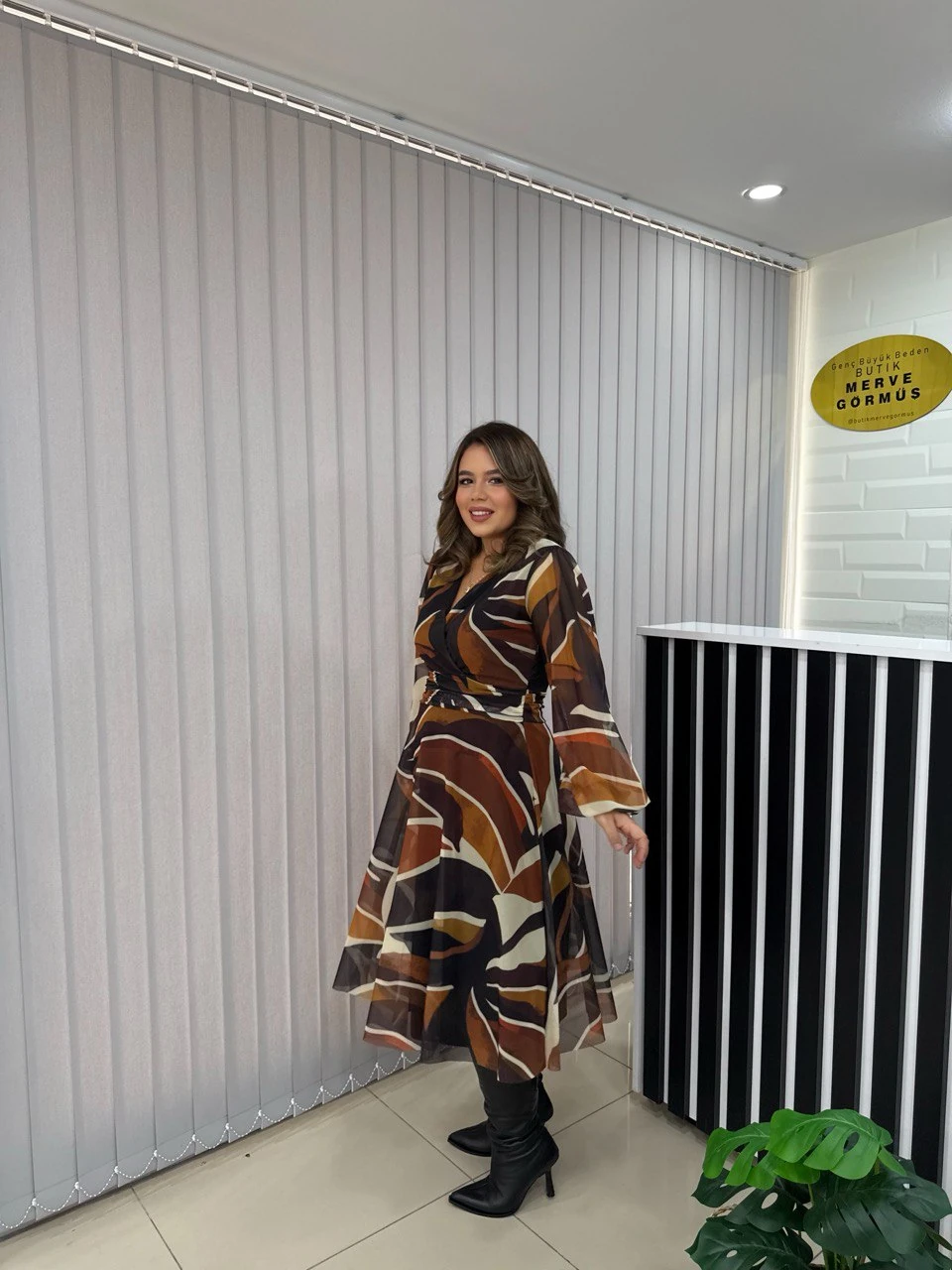 Kruvaze V Yaka Tül Elbise