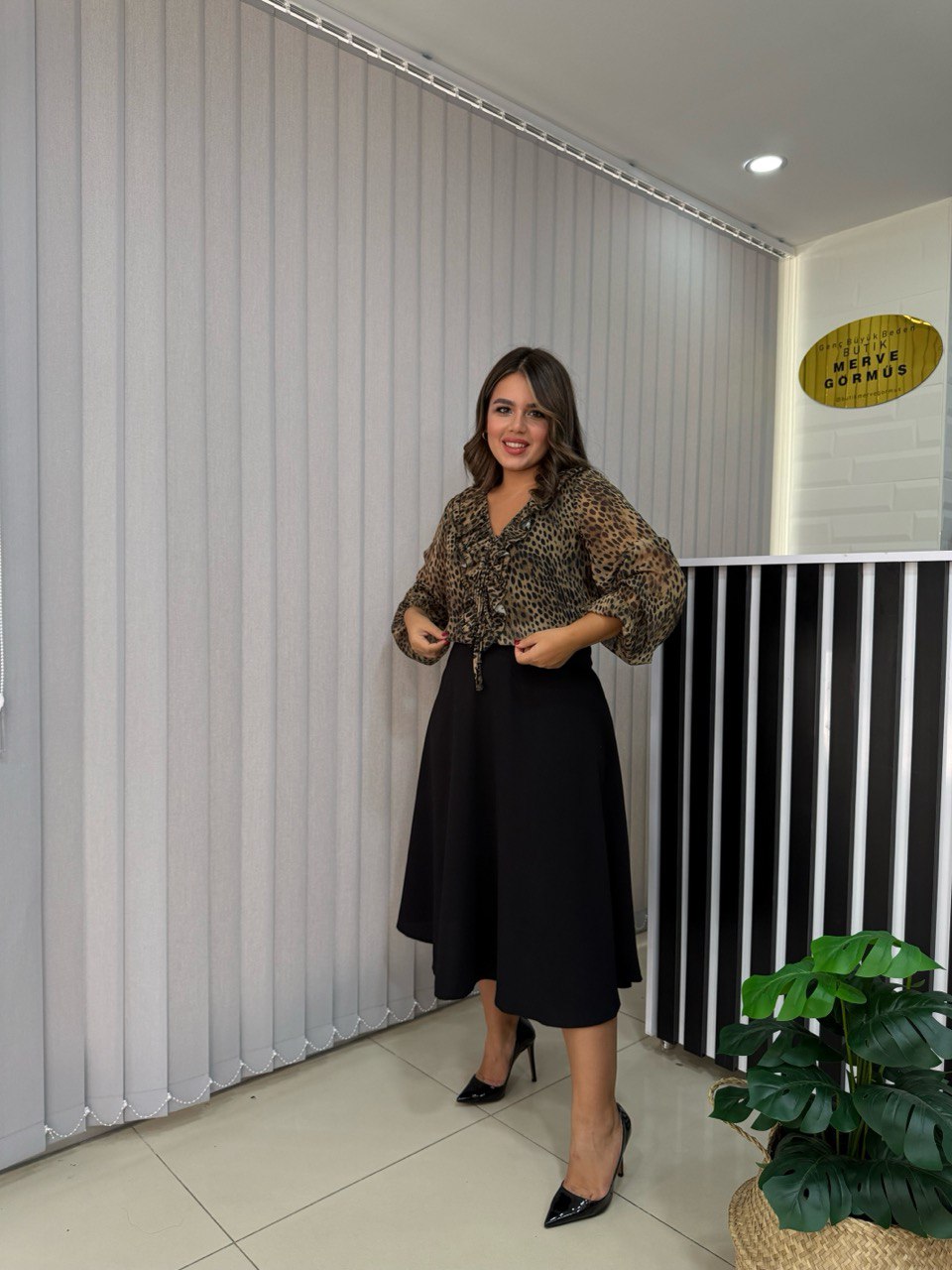 Premium Seri Yakası Volanlı Leopar Elbise
