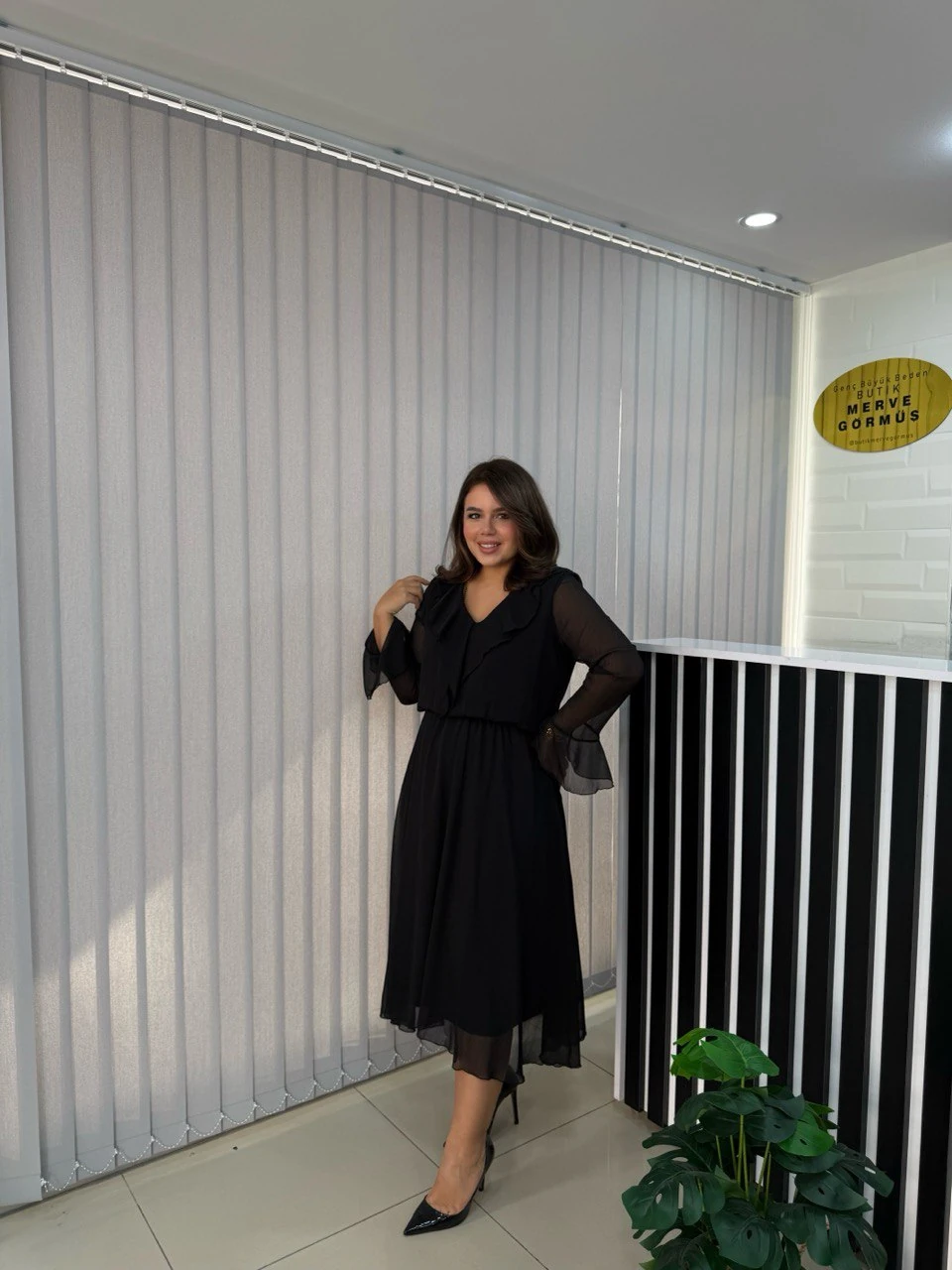 Coco Şifon Yaka ve Kol Volanlı Elbise